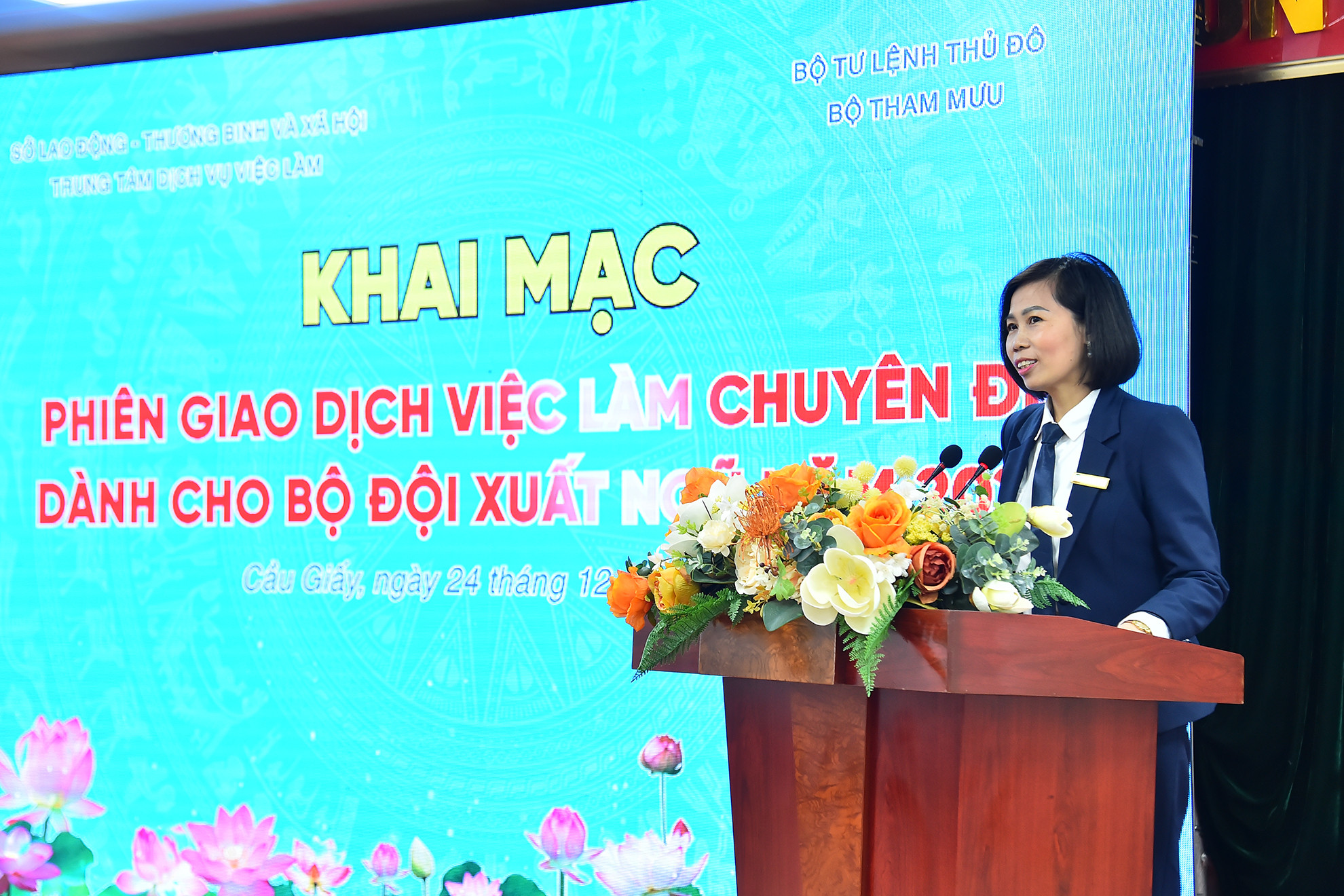 Đại diện các đơn vị, doanh nghiệp có nhu cầu tuyển dụng phát biểu ý kiến tại phiên giao dịch.