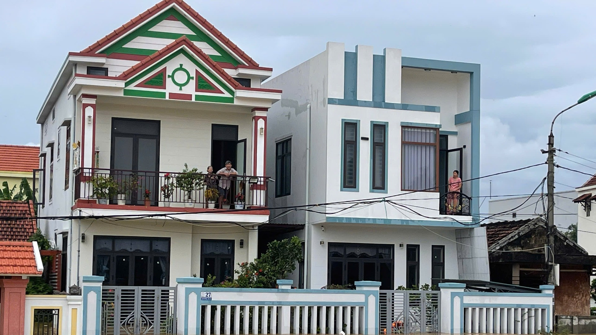 Từ sau trận lũ lịch sử tháng 10/2020, ở Lệ Thủy nhà cửa xây mới phần lớn đều có nền cao và khang trang, bền đẹp.