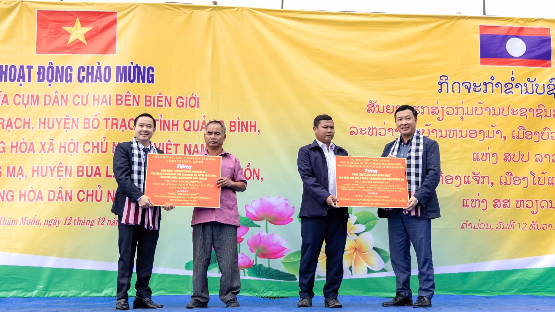 Các đơn vị, doanh nghiệp của tỉnh Quảng Bình trao tặng công trình dân sinh và hàng trăm suất quà cho nhân dân Cụm bản Noỏng Mạ.