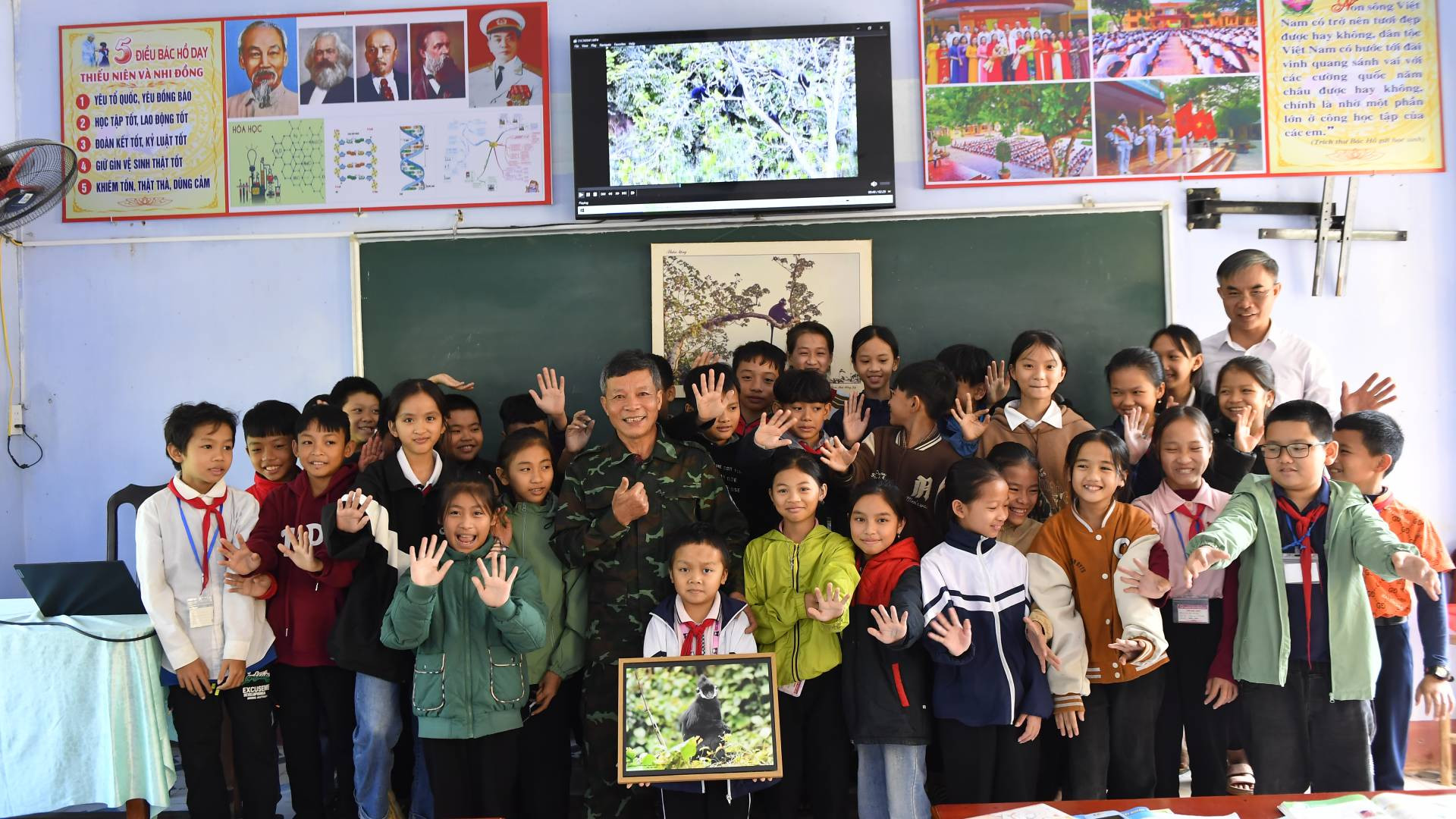 [Ảnh] Bảo vệ, bảo tồn voọc gáy trắng ở Quảng Bình ảnh 8