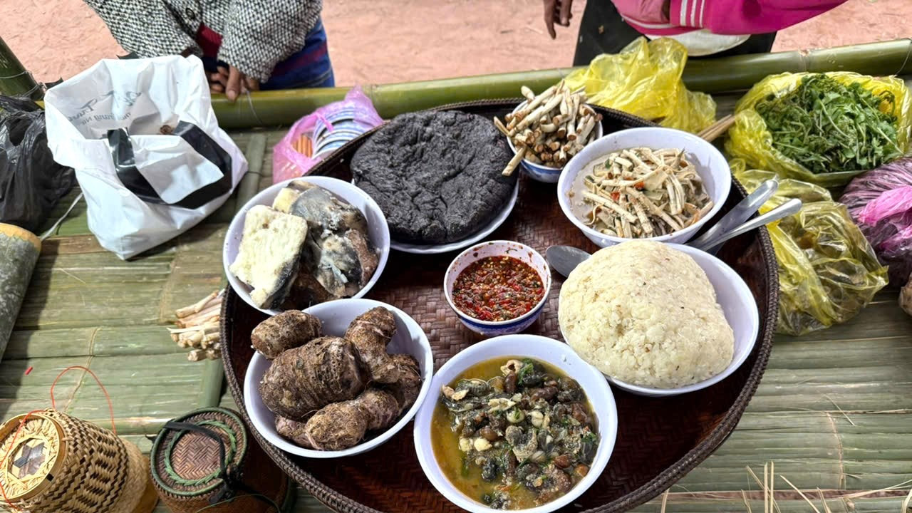 Những đặc sản núi rừng cũng được người Ma Coong mang ra giới thiệu với thực khách