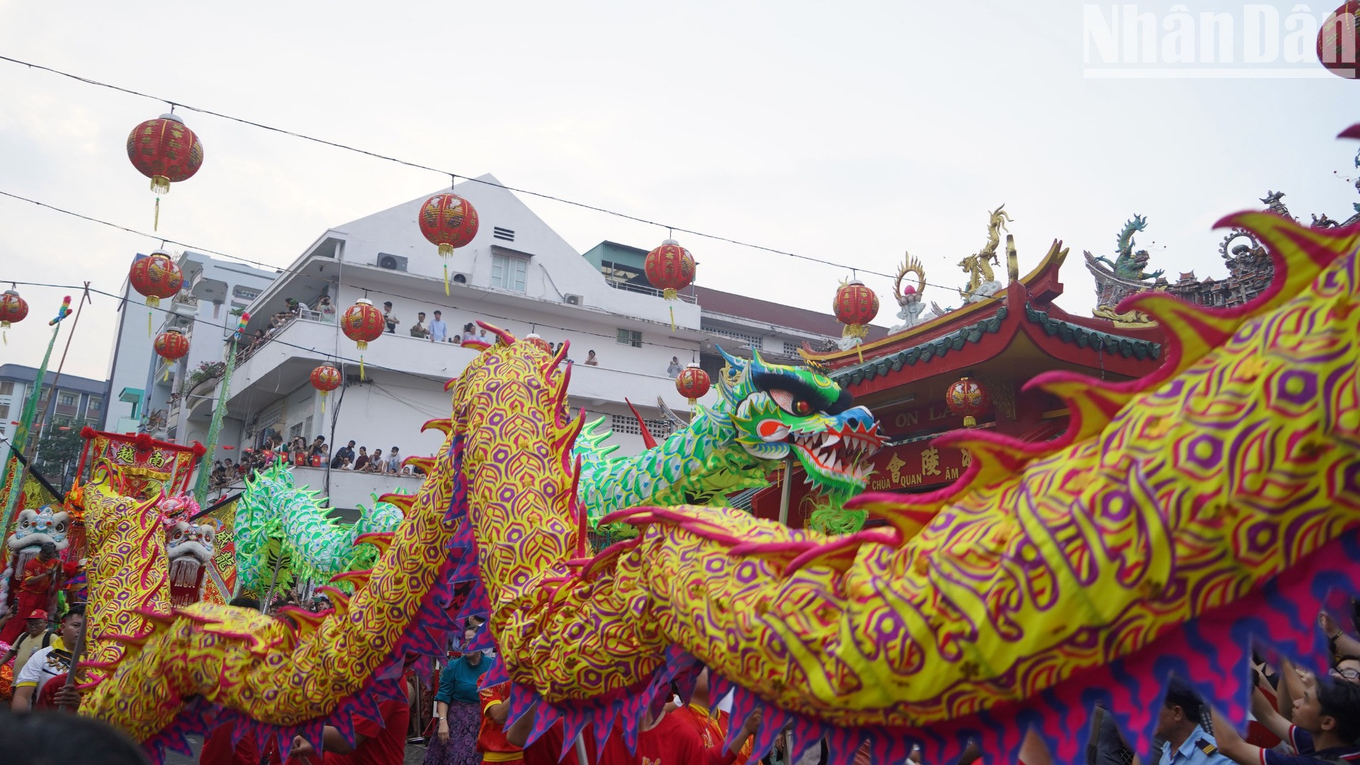 Các hoạt động lễ hội mang nét đẹp hài hòa được kết hợp giữa văn hóa Việt-Hoa trong cộng đồng các dân tộc Việt Nam. Các hoạt động lễ hội mang nét đẹp hài hòa được kết hợp giữa văn hóa Việt-Hoa trong cộng đồng các dân tộc Việt Nam.