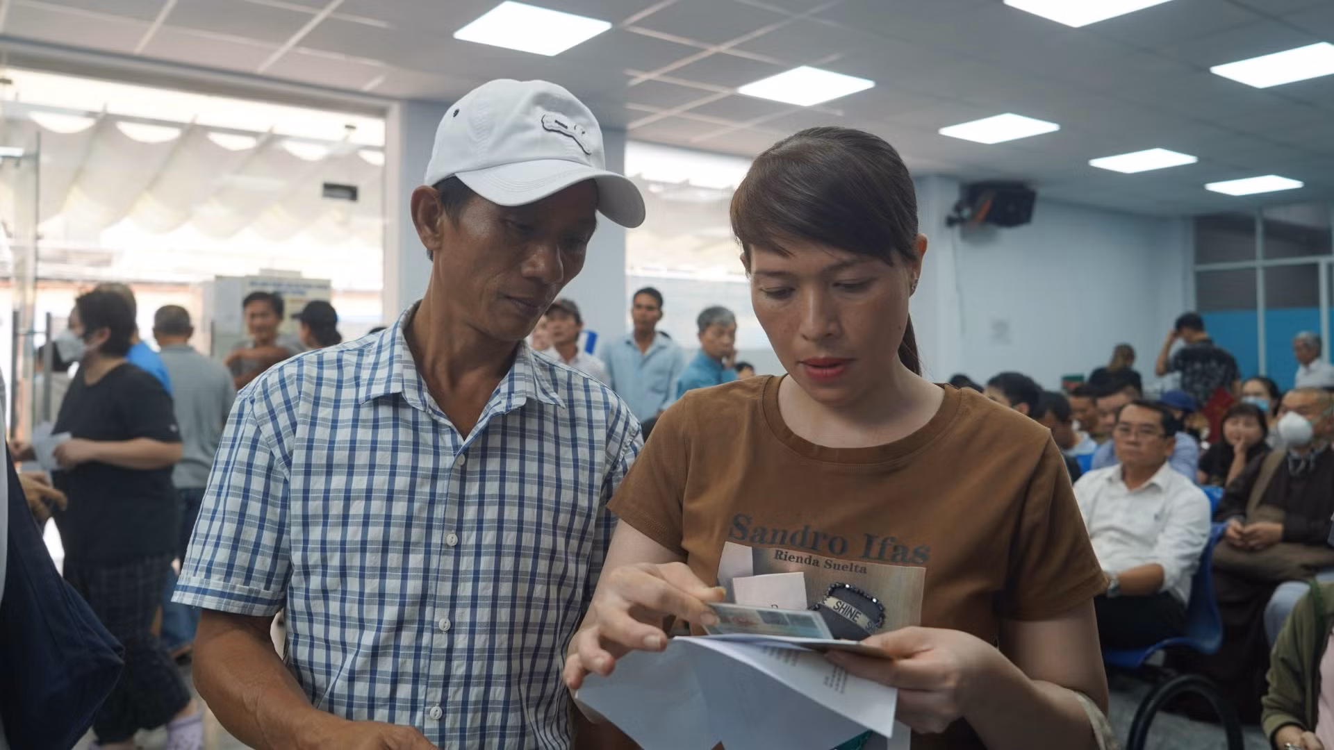 Không chỉ người dân ở Thành phố Hồ Chí Minh, nhiều người dân từ các tỉnh khác như: Long An, Bến Tre, Tiền Giang... cũng tập trung về địa điểm này.