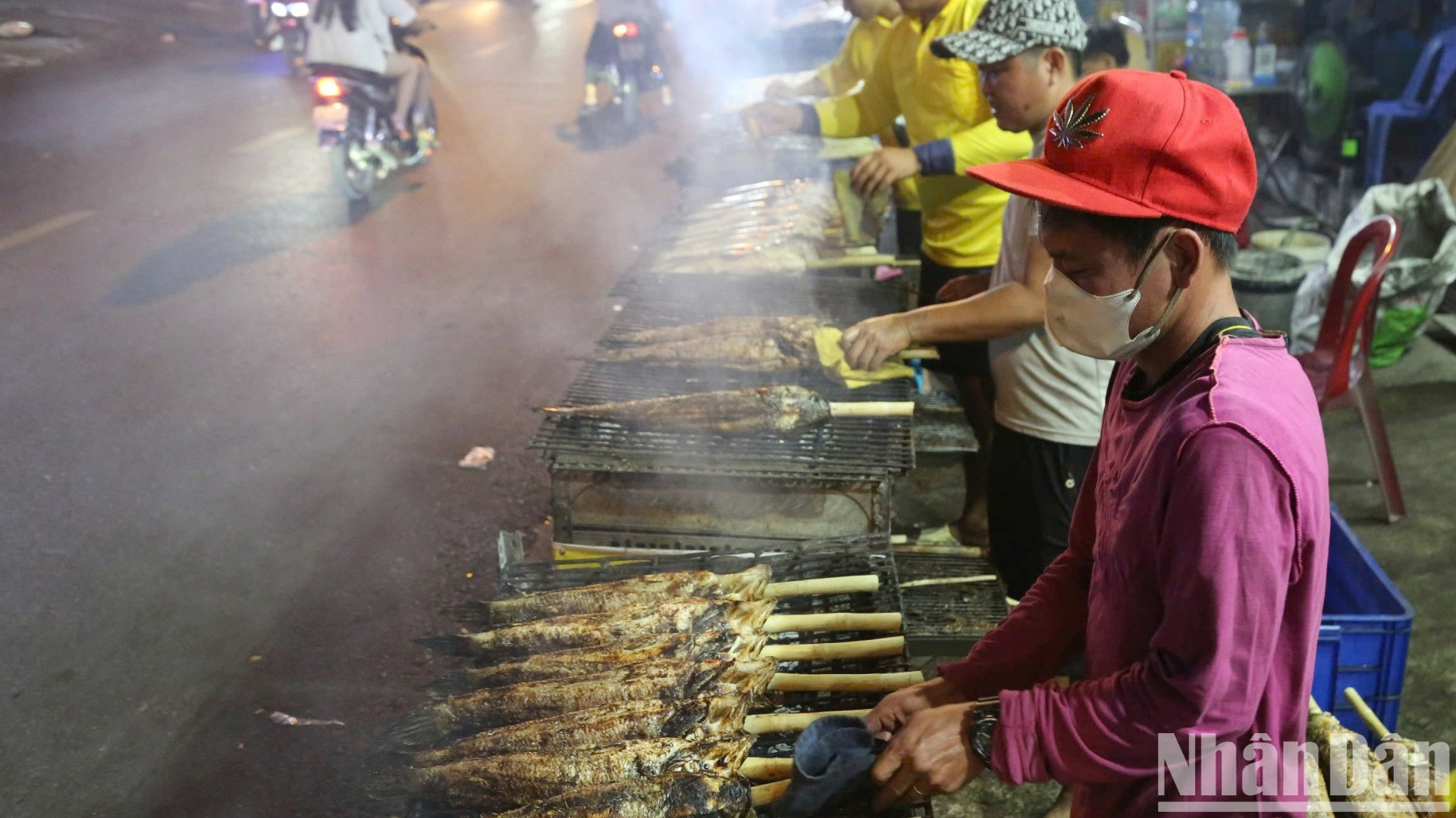Theo quan niệm, việc cúng cá lóc nướng vào ngày vía Thần Tài hôm Mùng 10, nhằm mong ước có được cuộc sống trôi chảy thuận lợi như cá bơi trong nước, cũng như sẽ đem đến nhiều may mắn, tài lộc, sung túc cho gia chủ, nhờ đó mà cả năm buôn may bán đắt, làm thêm thuận lợi.