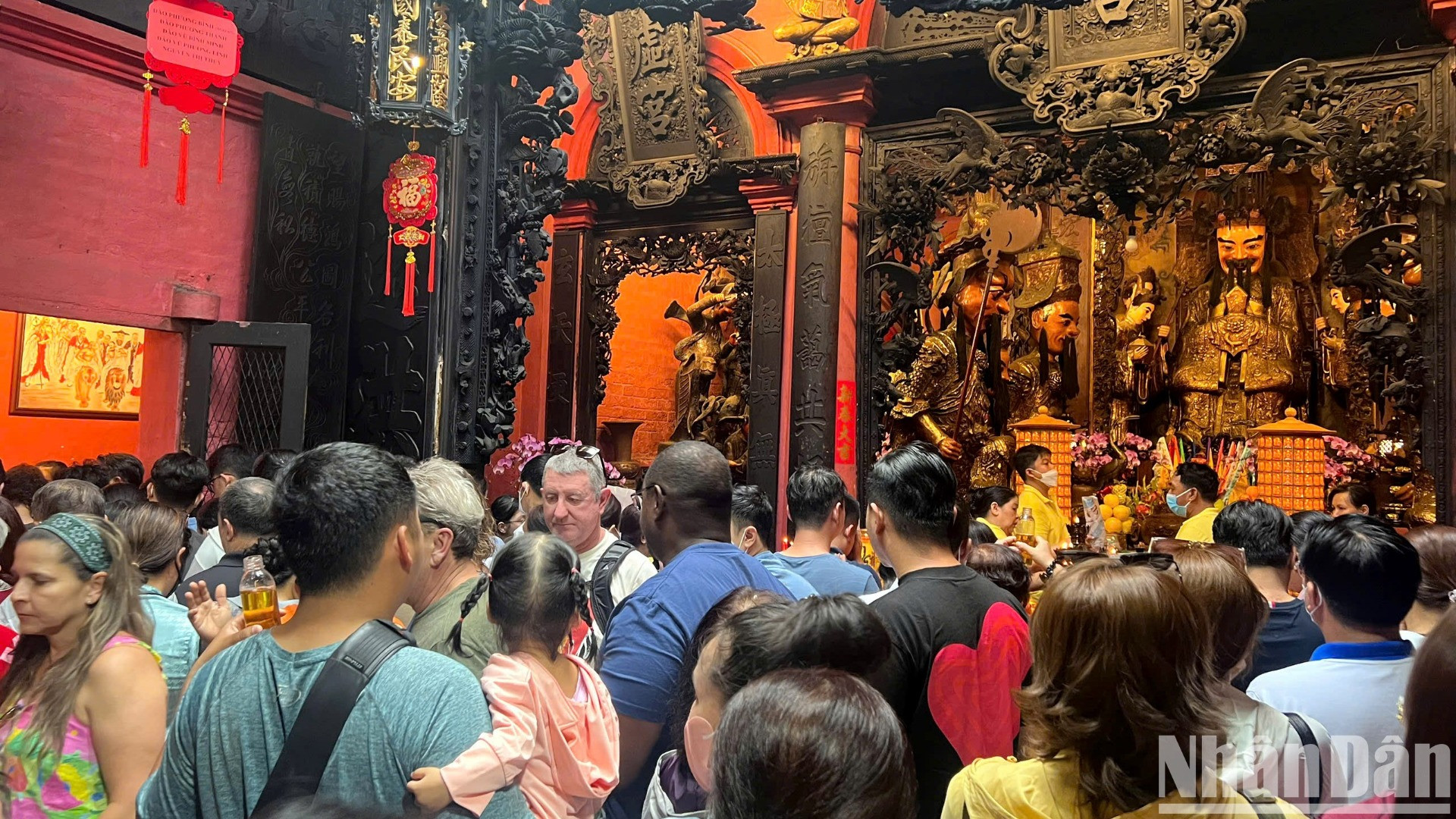 Lễ vía Ngọc Hoàng hay còn gọi là cúng vía Trời được thực hiện vào ngày mùng 9 tháng Giêng âm lịch hằng năm. Tại Thành phố Hồ Chí Minh, chùa Ngọc Hoàng là một trong những địa điểm để người dân thành phố đến cầu cho gia đình bình an, làm ăn suôn sẻ.