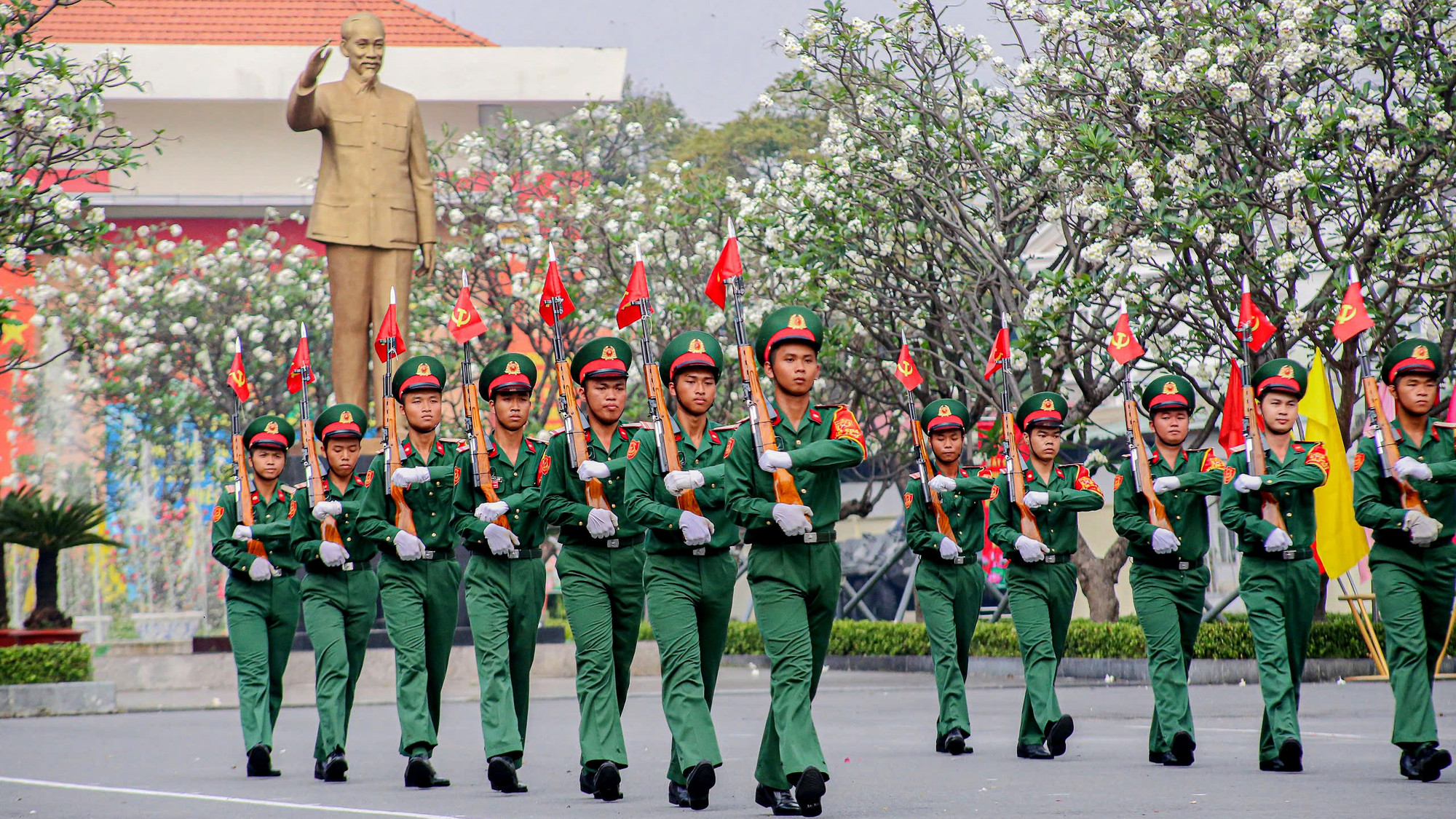 Biểu diễn súng tại buổi lễ.