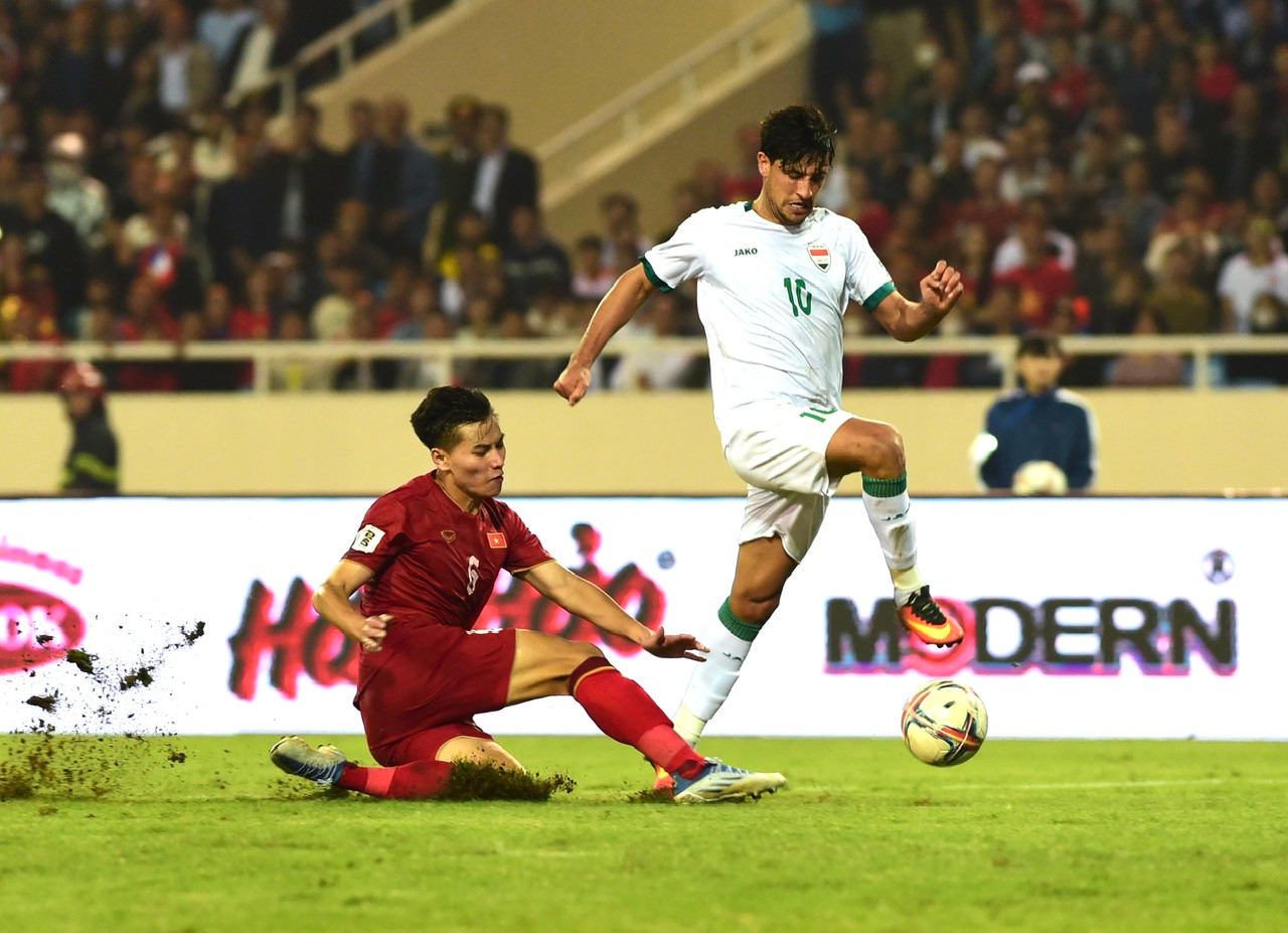 Đội tuyển Việt Nam đã đẩy cao đội hình và khiến đối thủ gặp khó khăn trong tấn công.