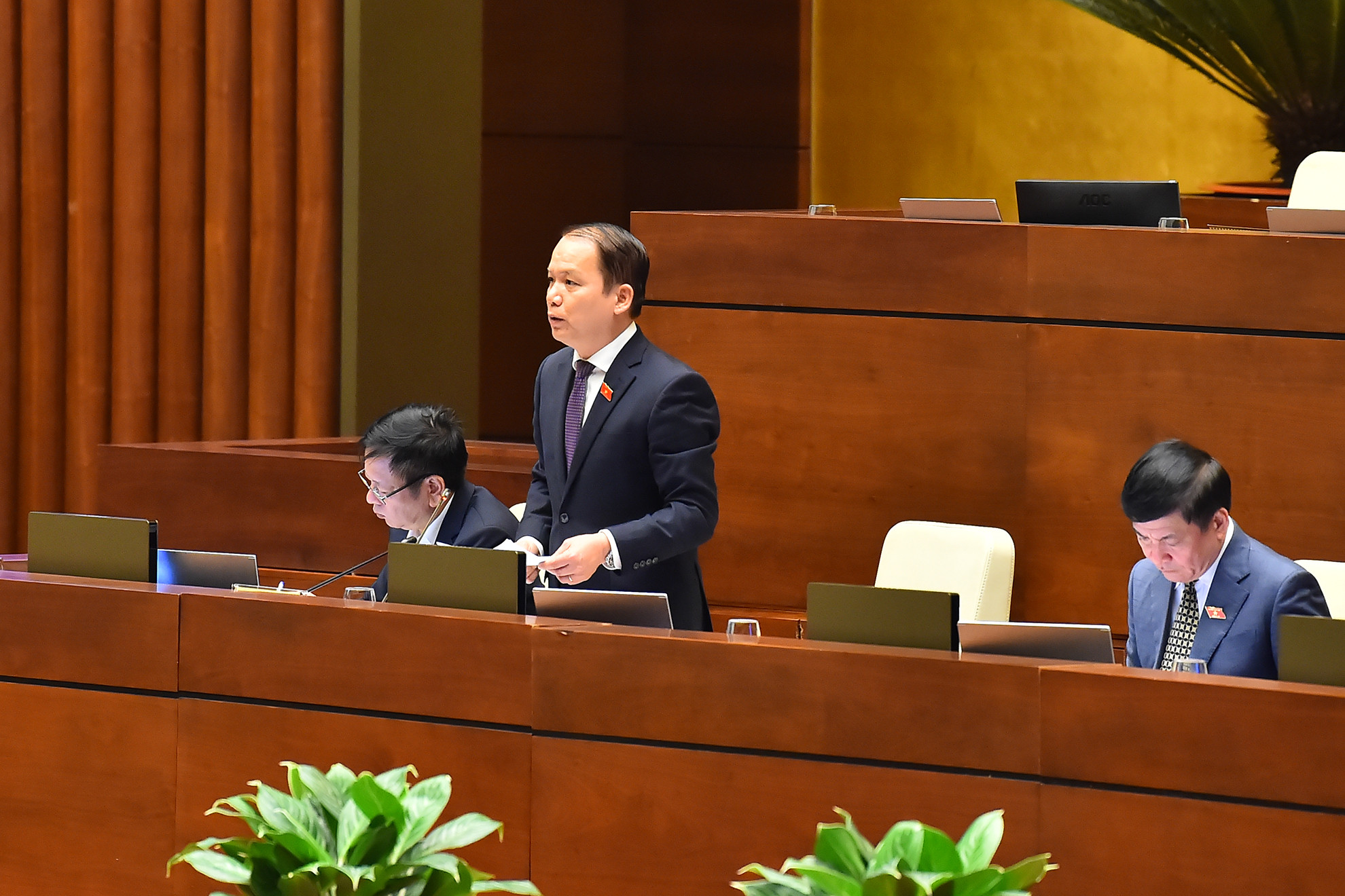 Ủy viên Ủy ban Thường vụ Quốc hội, Chủ nhiệm Ủy ban Pháp luật của Quốc hội Hoàng Thanh Tùng phát biểu giải trình, làm rõ một số vấn đề các đại biểu Quốc hội nêu về dự án Luật Nhà ở (sửa đổi).