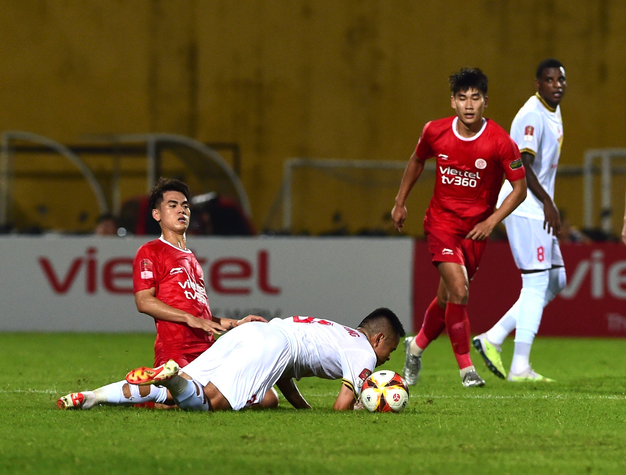 Hồng lĩnh Hà Tĩnh gục ngã trước chủ nhà Viettel với tỷ số 1-0 Hồng lĩnh Hà Tĩnh gục ngã trước chủ nhà Viettel với tỷ số 1-0