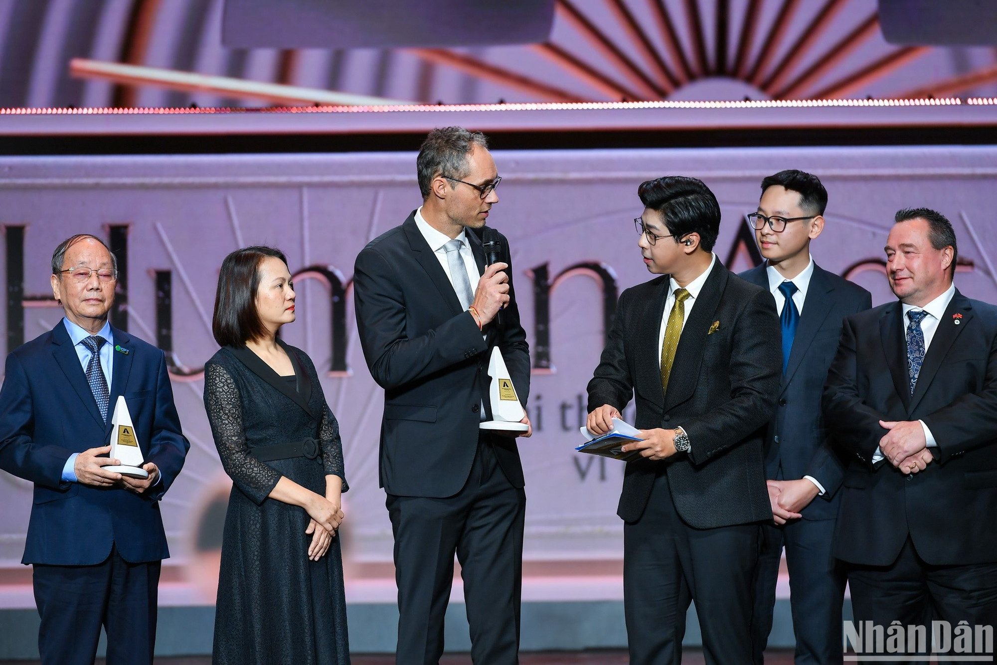 Đại diện L’Oreal khẳng định những giá trị tốt đẹp mà công ty tạo dựng được tại Việt Nam đã lan tỏa sang tầm quốc tế.