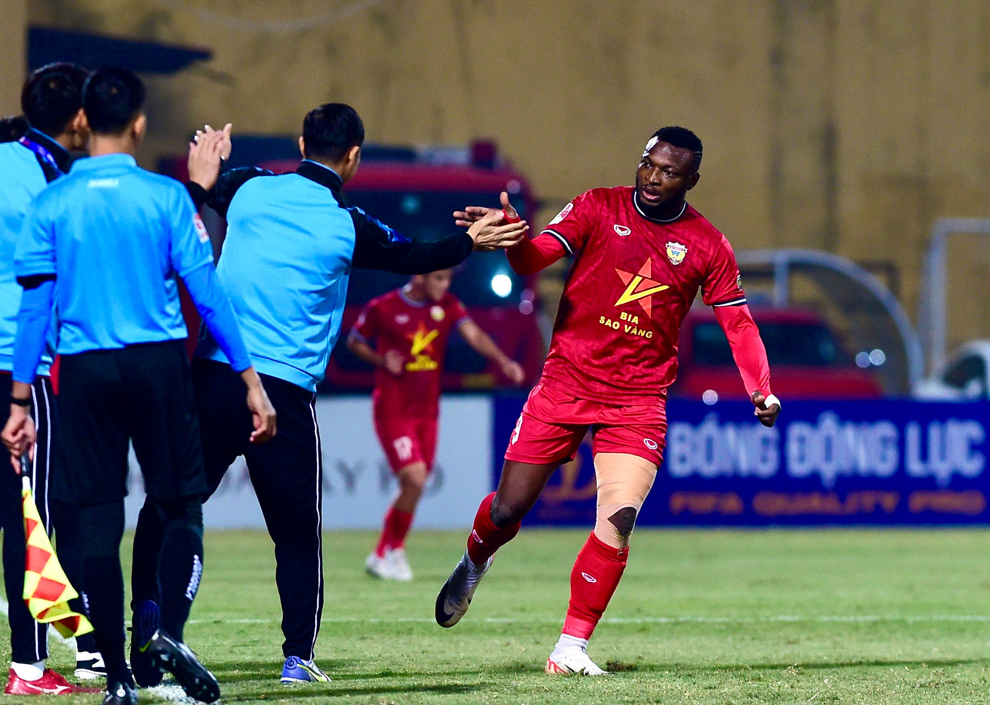 Hiệp 1 kết thúc với tỷ số 1-0 nghiêng về Hồng Lĩnh Hà Tĩnh. Hiệp 1 kết thúc với tỷ số 1-0 nghiêng về Hồng Lĩnh Hà Tĩnh.