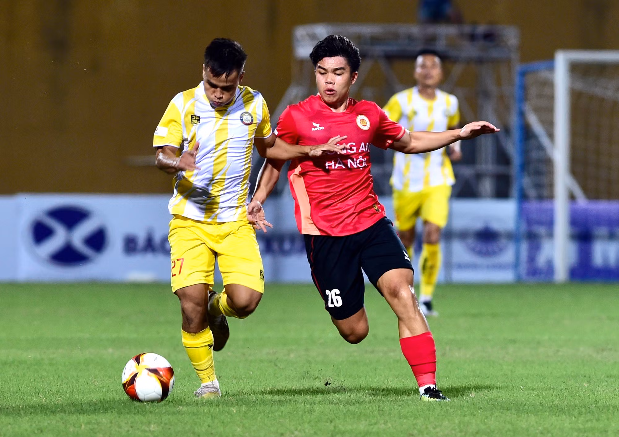 Công an Hà Nội đẩy cao đội hình nhằm tìm kiếm bàn gỡ.