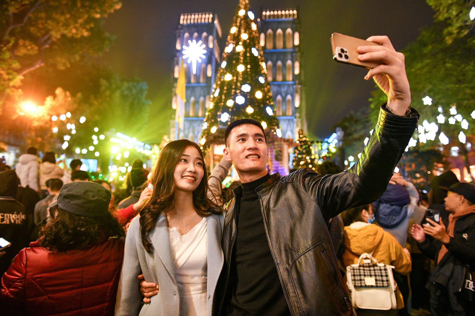 Một đêm Giáng sinh an lành và ấm áp.