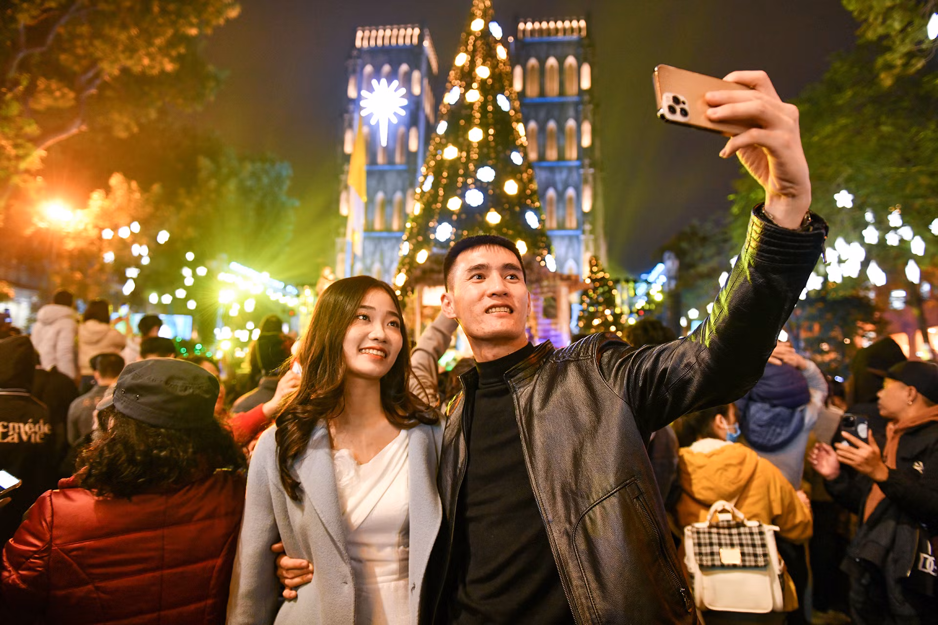 Một đêm Giáng sinh an lành và ấm áp.