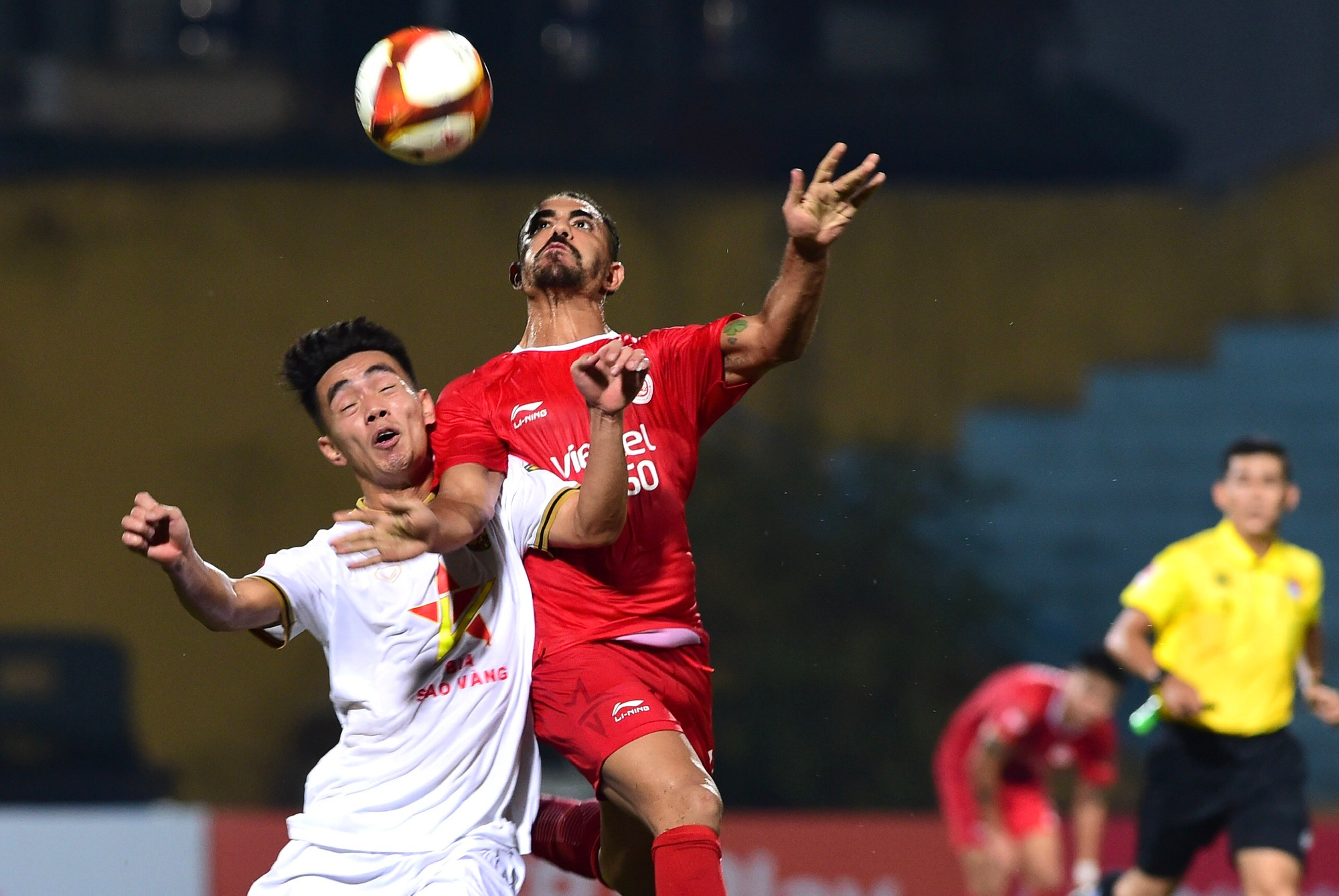 Tuy nhiên, cả hai đội đều bỏ lỡ nhiều pha lên bóng để tìm bàn mở tỷ số trong hiệp 1. Tuy nhiên, cả hai đội đều bỏ lỡ nhiều pha lên bóng để tìm bàn mở tỷ số trong hiệp 1.