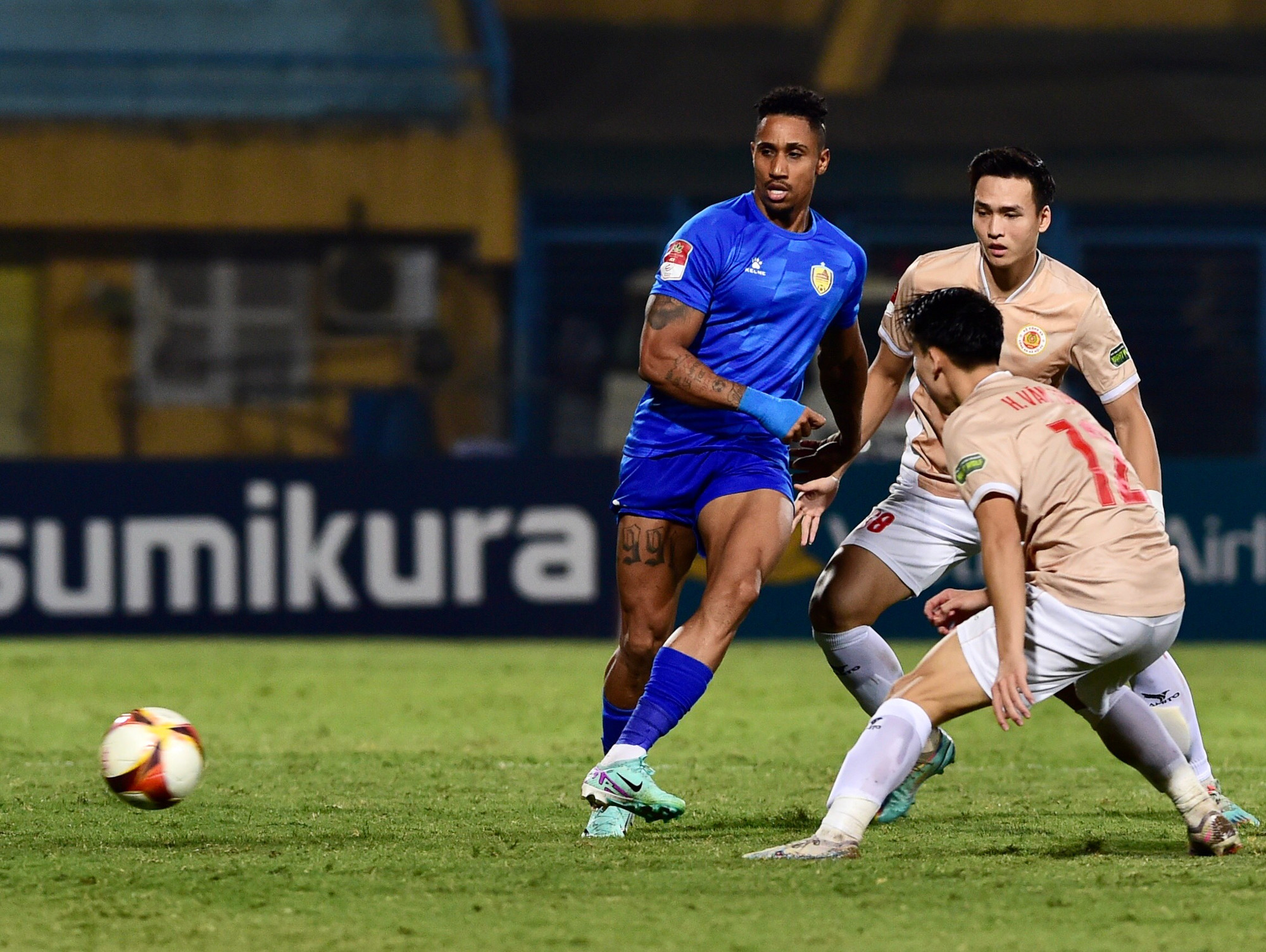 Các ngoại binh của Quảng Nam thi đấu khá hiệu quả với những đường chuyền chính xác.