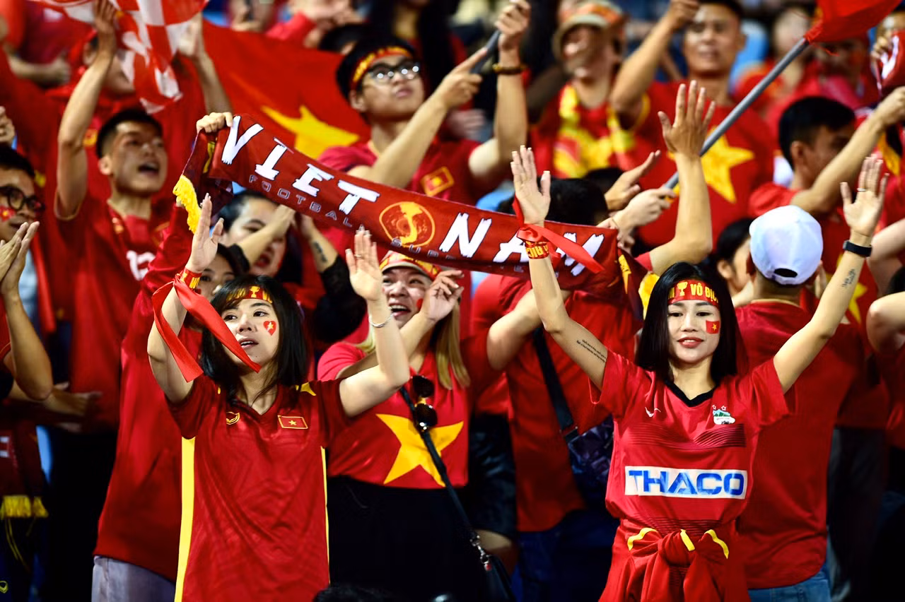 Không khí sôi nổi sẵn sàng bước vào trận đấu quan trọng.