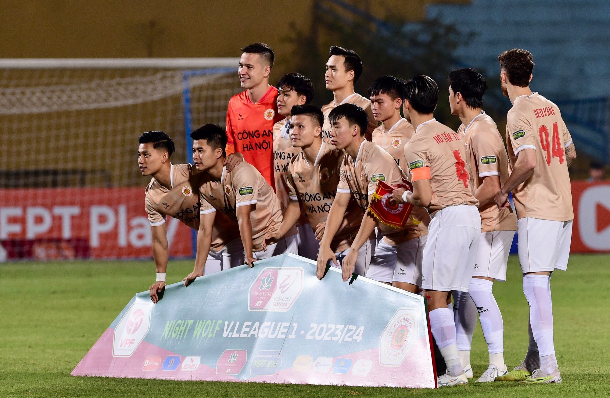 Đội hình xuất phát của Công an Hà Nội.