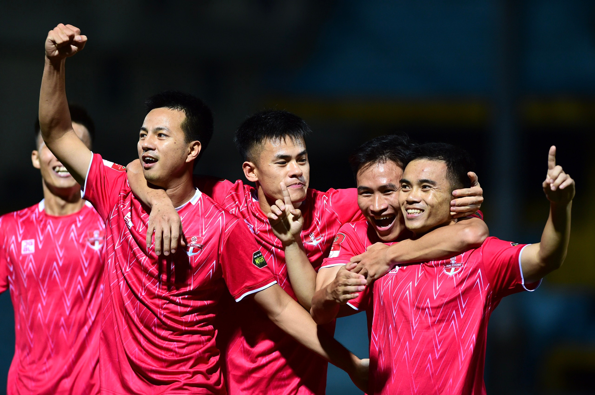 Niềm vui chiến thắng của các cầu thủ Hải Phòng FC.