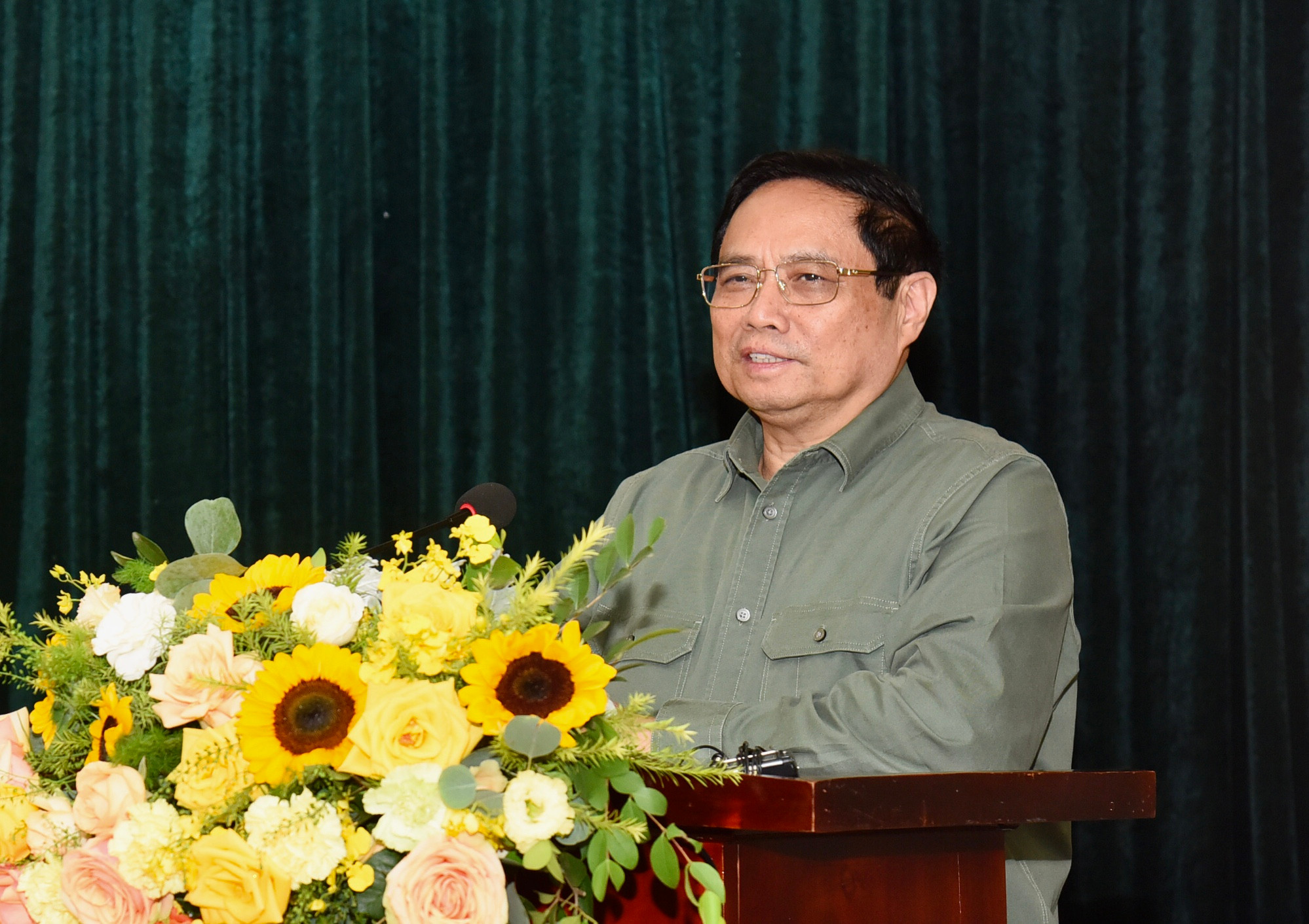 Thủ tướng biểu dương, đánh giá cao sự đóng góp, cống hiến, hy sinh của Bộ đội Biên phòng tỉnh Lai Châu nói chung và Đồn Biên phòng Huổi Luông nói riêng trong thời gian qua.