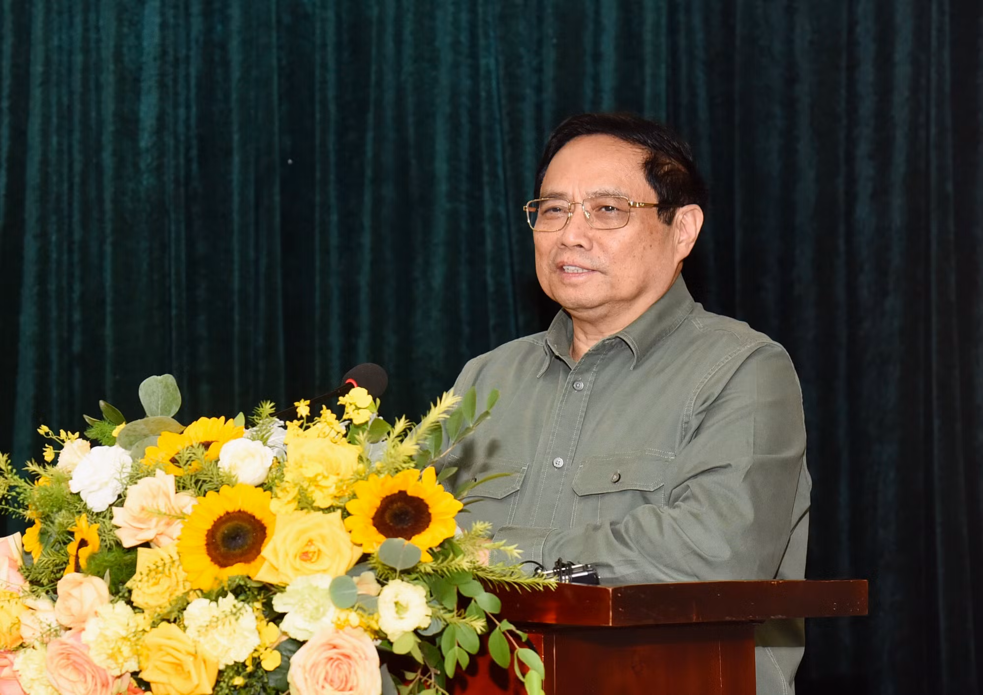 Thủ tướng biểu dương, đánh giá cao sự đóng góp, cống hiến, hy sinh của Bộ đội Biên phòng tỉnh Lai Châu nói chung và Đồn Biên phòng Huổi Luông nói riêng trong thời gian qua.