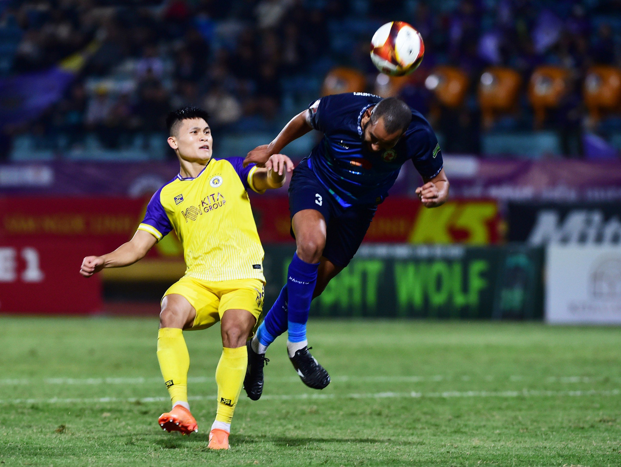 Phạm Tuấn Hải bỏ lỡ cơ hội ghi bàn ở phút 30.