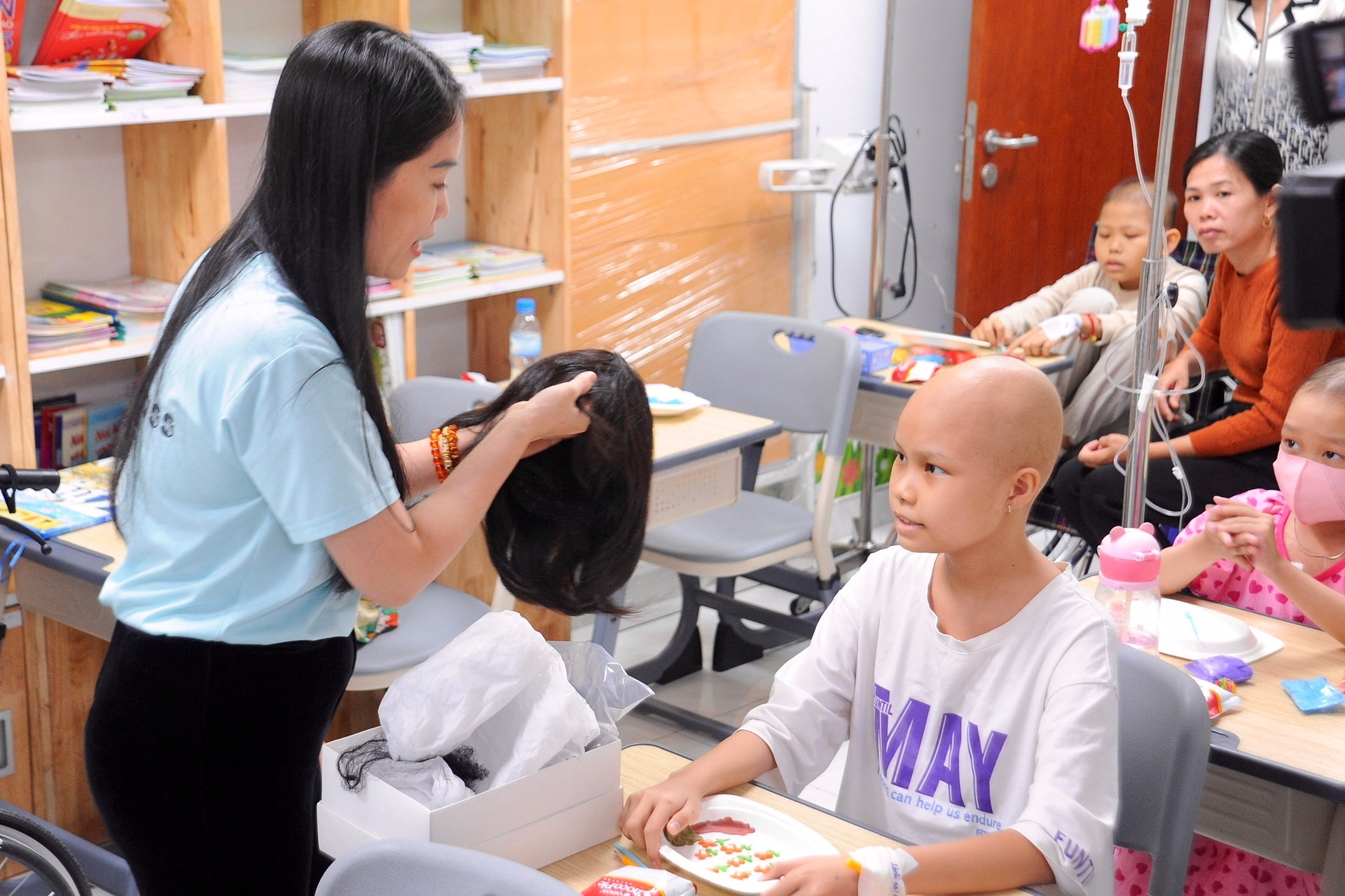"Lớp học vui vẻ": Nối đường tới trường cho trẻ ung thư ảnh 5
