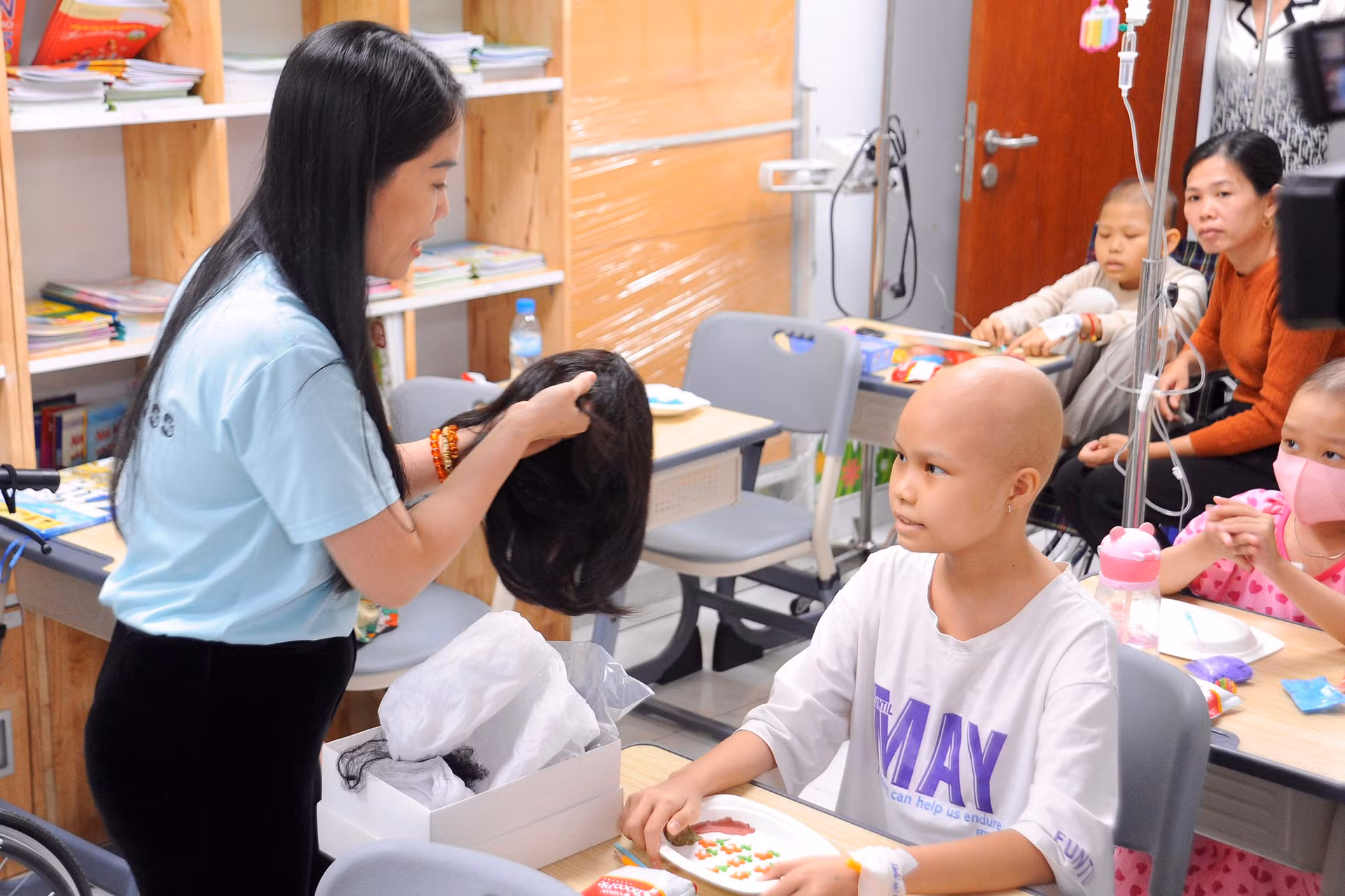 "Lớp học vui vẻ": Nối đường tới trường cho trẻ ung thư ảnh 5