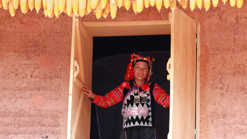 Phụ nữ Hà Nhì giờ đây đã tích cực làm kinh tế, du lịch.