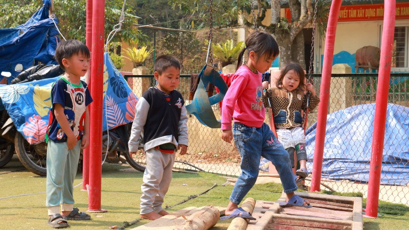 Các cô giáo mong muốn trẻ em Sài Khao có sân chơi an toàn.