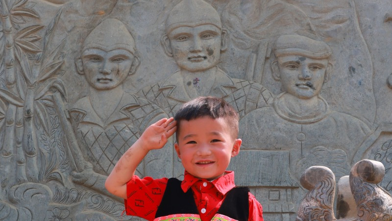 Trẻ em luôn được giáo dục truyền thống.