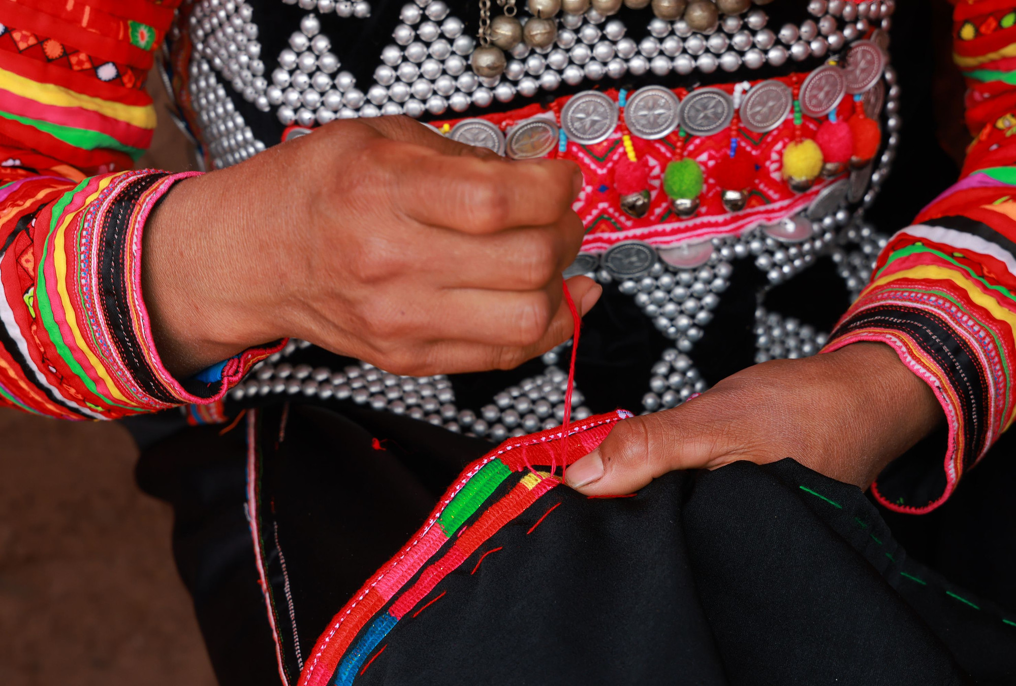 Bàn tay siêng năng ít khi ngơi nghỉ.