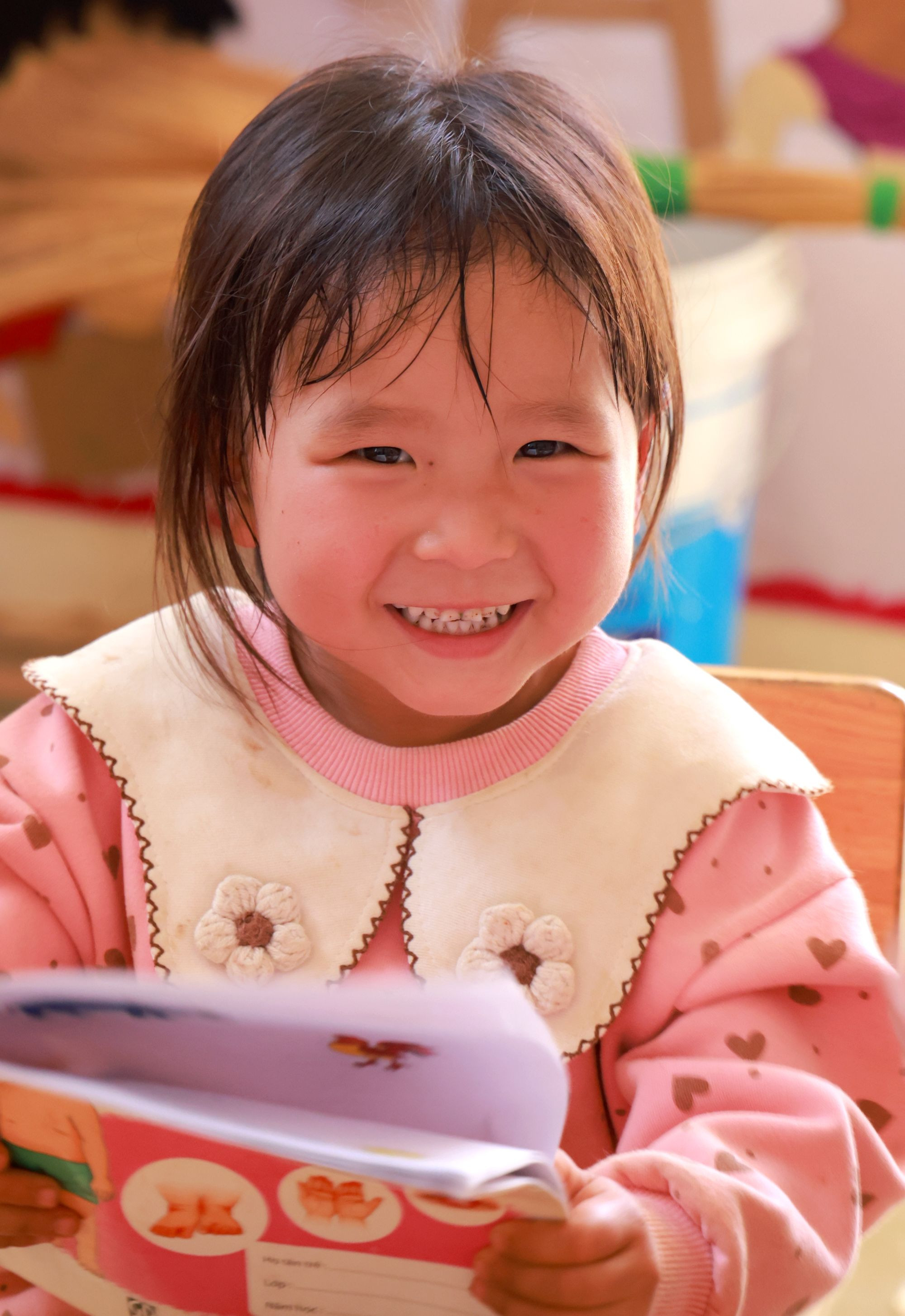 Đời sống cải thiện, trẻ em đã được chăm sóc tốt hơn.