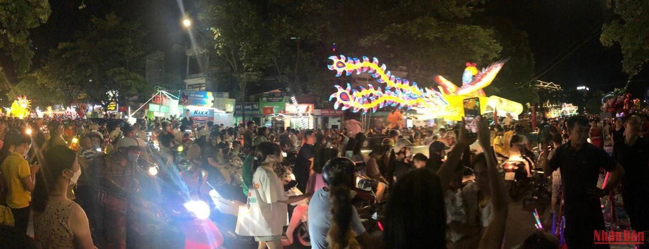 Lễ hội Thành Tuyên năm 2022 sẽ chính thức diễn ra từ ngày 4/9, trong đó bao gồm chuỗi các hoạt động văn hóa, thể thao, du lịch đặc sắc, đặc biệt phải kể đến Lễ đón nhận Bằng ghi danh của UNESCO "Thực hành Then của người Tày, Nùng, Thái" vào danh sách Di sản văn hóa phi vật thể đại diện của nhân loại (3/9), đêm hội Thành Tuyên (4/9), lễ hội bia (2-4/9) và đêm chung kết Cuộc thi Người đẹp xứ Tuyên (10/9).