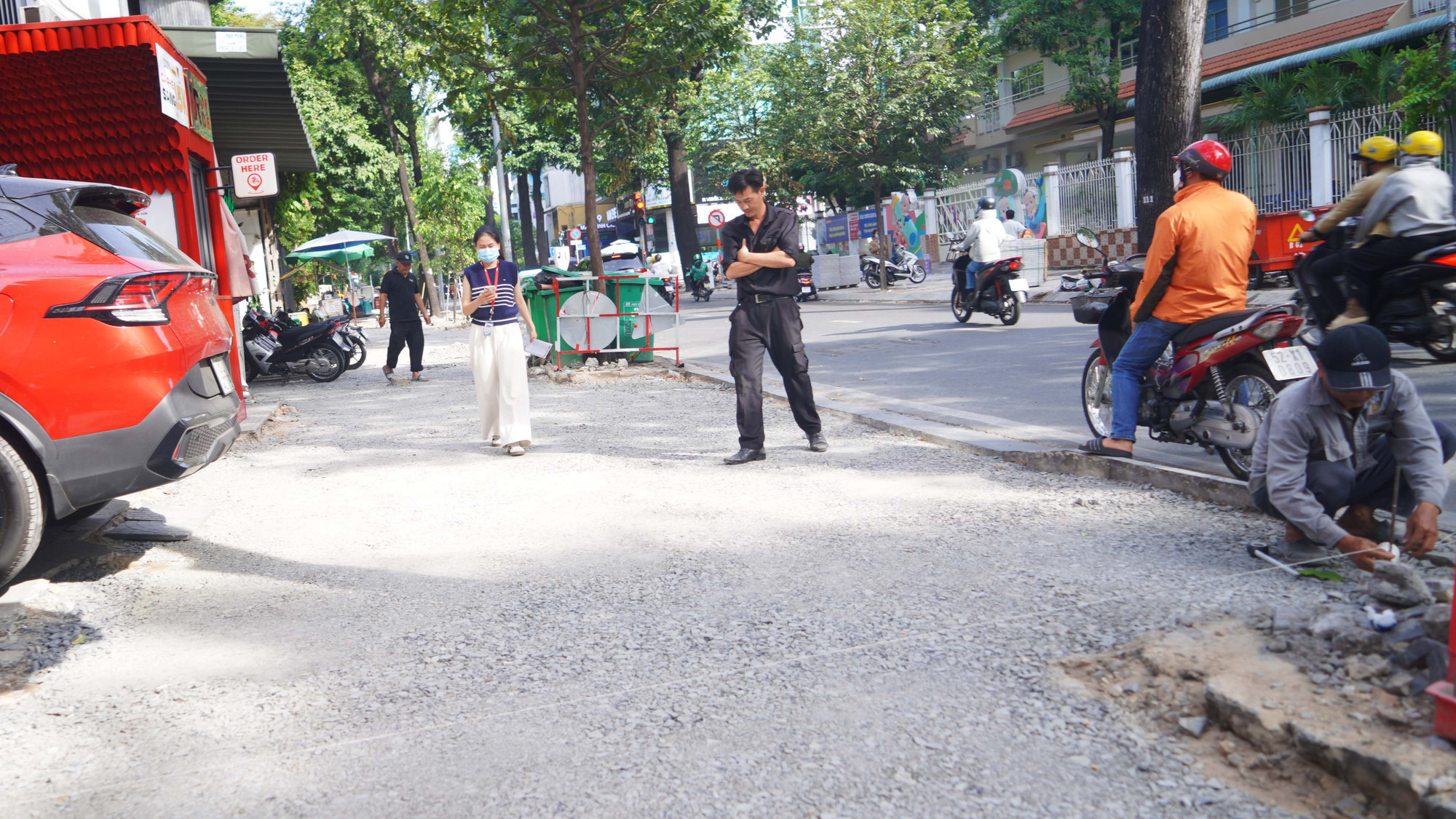 Việc thi công được triển khai cuốn chiếu, rút ngắn thời gian, từ đào đến đổ bê tông từ nền không quá ba ngày.