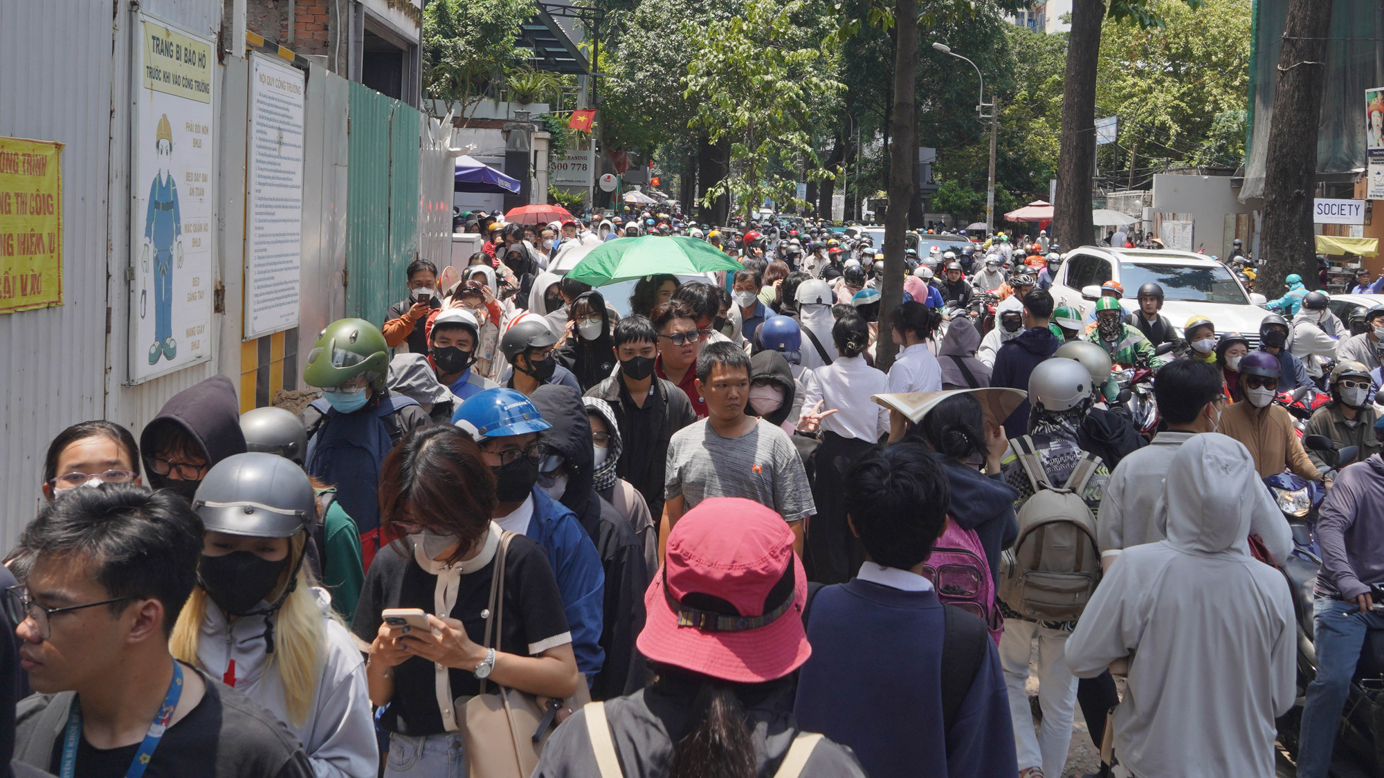 Phụ san gồm 8 trang thông tin đặc biệt, tái hiện một phần Chiến dịch Hồ Chí Minh với dấu mốc đánh chiếm Dinh Độc Lập. Những người yêu thích công nghệ được trải nghiệm tương tác với phụ san thông qua công nghệ thực tế ảo tăng cường (AR) hoặc trình chiếu 3D mapping.