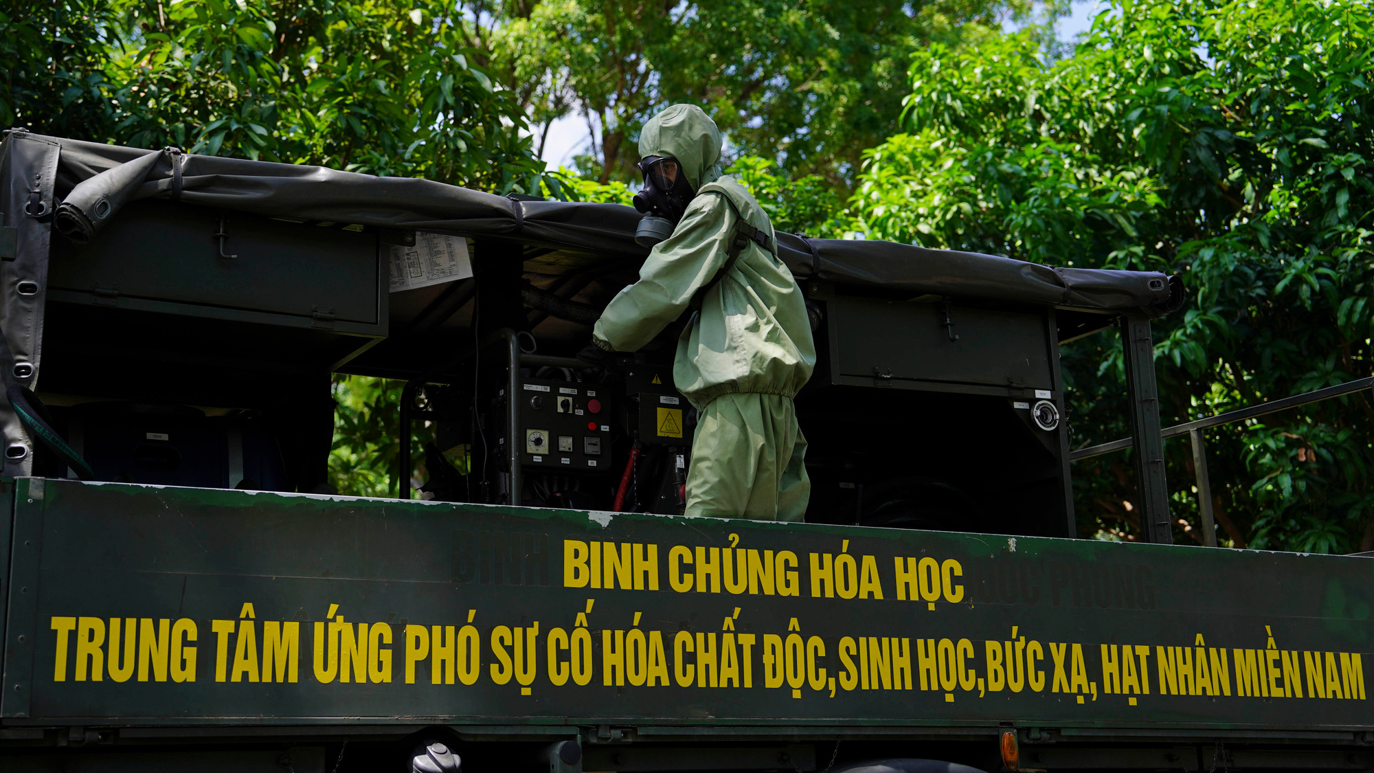 Với các phương tiện, khí tài hiện đại như xe trinh sát ID-1, D-1,… các trinh sát viên có thể phát hiện, cảnh báo sớm hàng chục loại chất độc hóa học, chất độc công nghiệp, các tác nhân sinh học, phóng xạ.