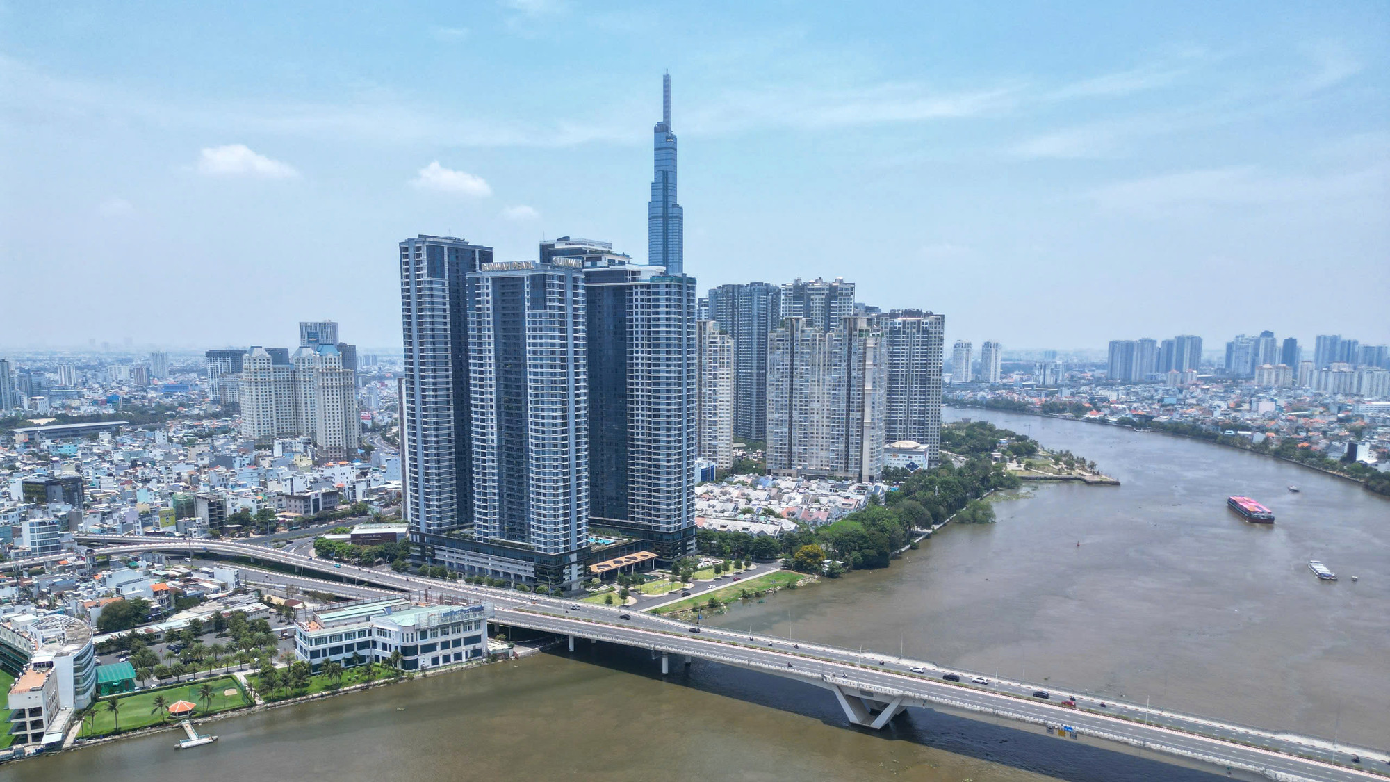 Ngày nay, nơi này trở thành khu đô thị hiện đại với điểm nhấn là tòa tháp Landmark 81 tầng, cao nhất Việt Nam. Ngày nay, nơi này trở thành khu đô thị hiện đại với điểm nhấn là tòa tháp Landmark 81 tầng, cao nhất Việt Nam.