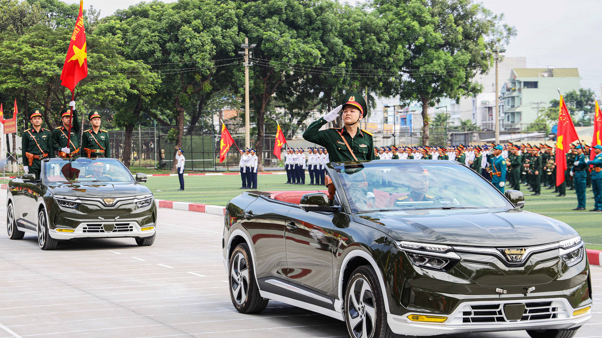 Khối xe Chỉ huy, xe Tổ Quân kỳ toàn quân.