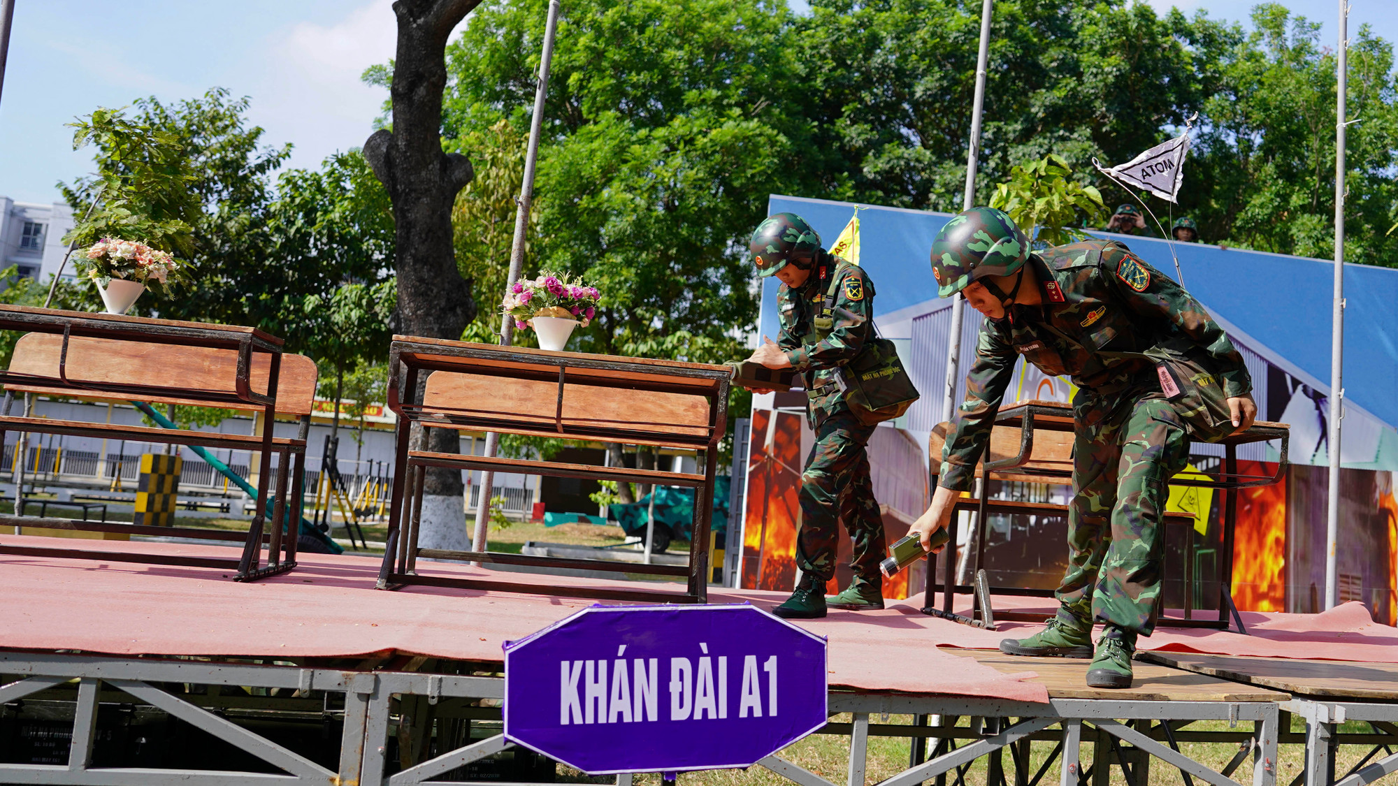 Yếu tố then chốt bảo đảm khả năng phản ứng nhanh và hiệu quả trước các mối đe dọa, hóa học, sinh học, phóng xạ, hạt nhân chính là hệ thống trang bị, khí tài. Lữ đoàn 87 đã huy động tối đa lực lượng, rà soát, bảo quản, bảo dưỡng toàn bộ phương tiện, vũ khí, khí tài chuyên dụng.