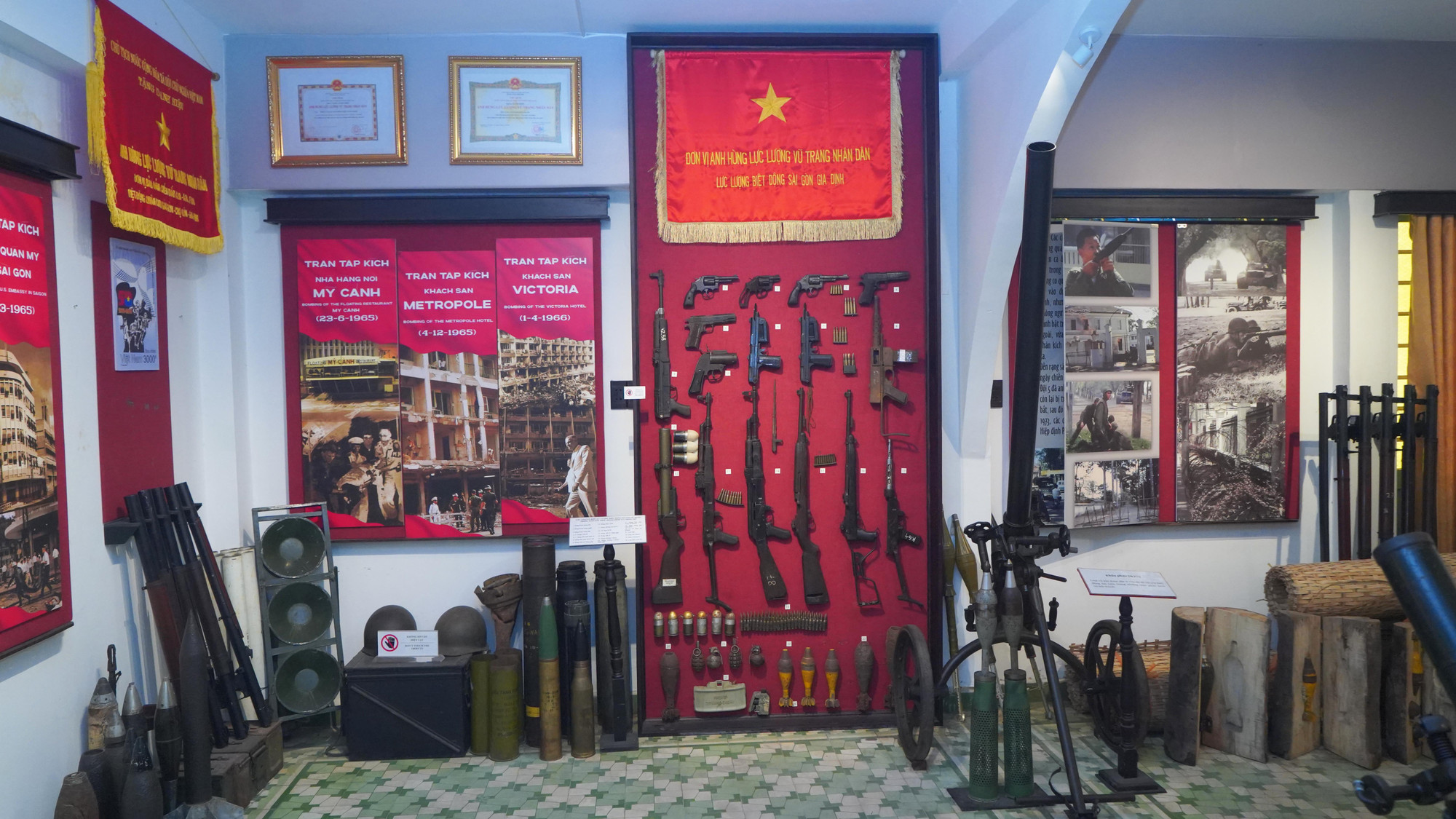 Mỗi hiện vật là một câu chuyện, mỗi câu chuyện lại gắn liền với hình những người chiến sĩ Biệt động Sài Gòn đi kèm với những chiến công hào hùng một thời.