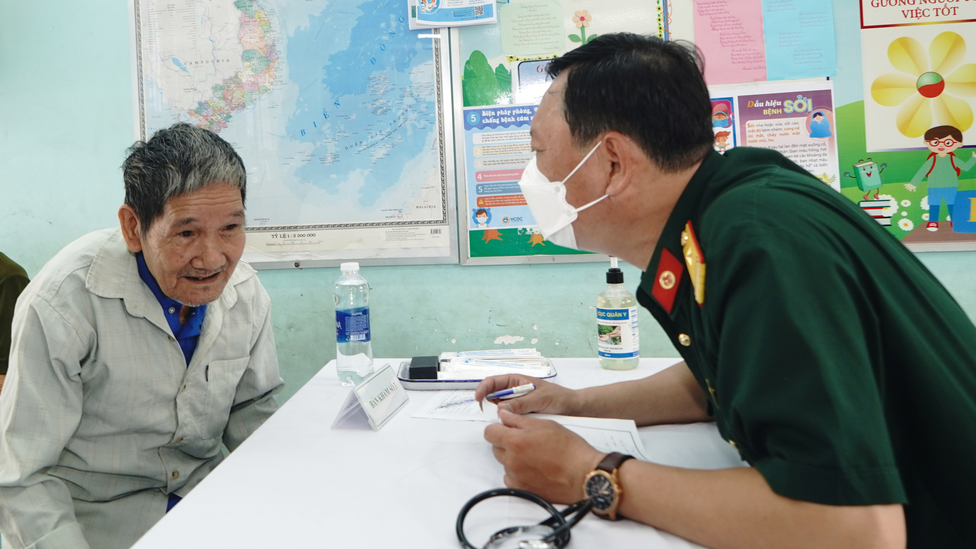 Chương trình giúp nâng cao đời sống vật chất và tinh thần cho nhân dân, từ chăm sóc sức khỏe cộng đồng đến hỗ trợ người nghèo và tri ân những người có công.