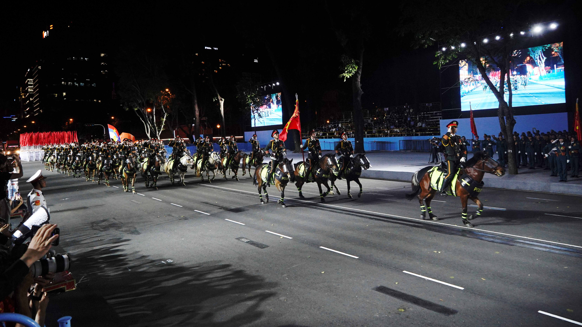 Khối kỵ binh trong buổi hợp luyện. Khối kỵ binh trong buổi hợp luyện.