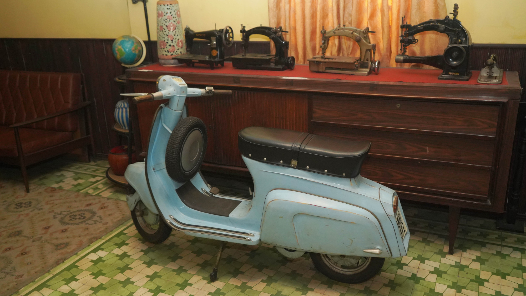 Một căn phòng nhỏ tái hiện lại cảnh sinh hoạt đời sống giản dị.