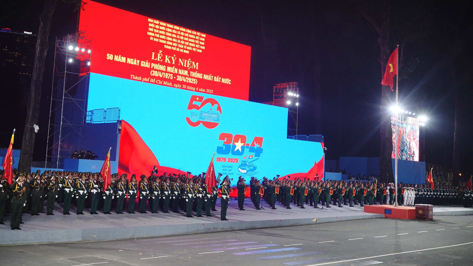 Đúng 19h, buổi tổng hợp luyện diễu binh lần thứ hai chuẩn bị cho lễ kỷ niệm 50 Ngày Giải phóng miền nam 30/4/1975-30/4/2025 chính thức bắt đầu. Đúng 19h, buổi tổng hợp luyện diễu binh lần thứ hai chuẩn bị cho lễ kỷ niệm 50 Ngày Giải phóng miền nam 30/4/1975-30/4/2025 chính thức bắt đầu.