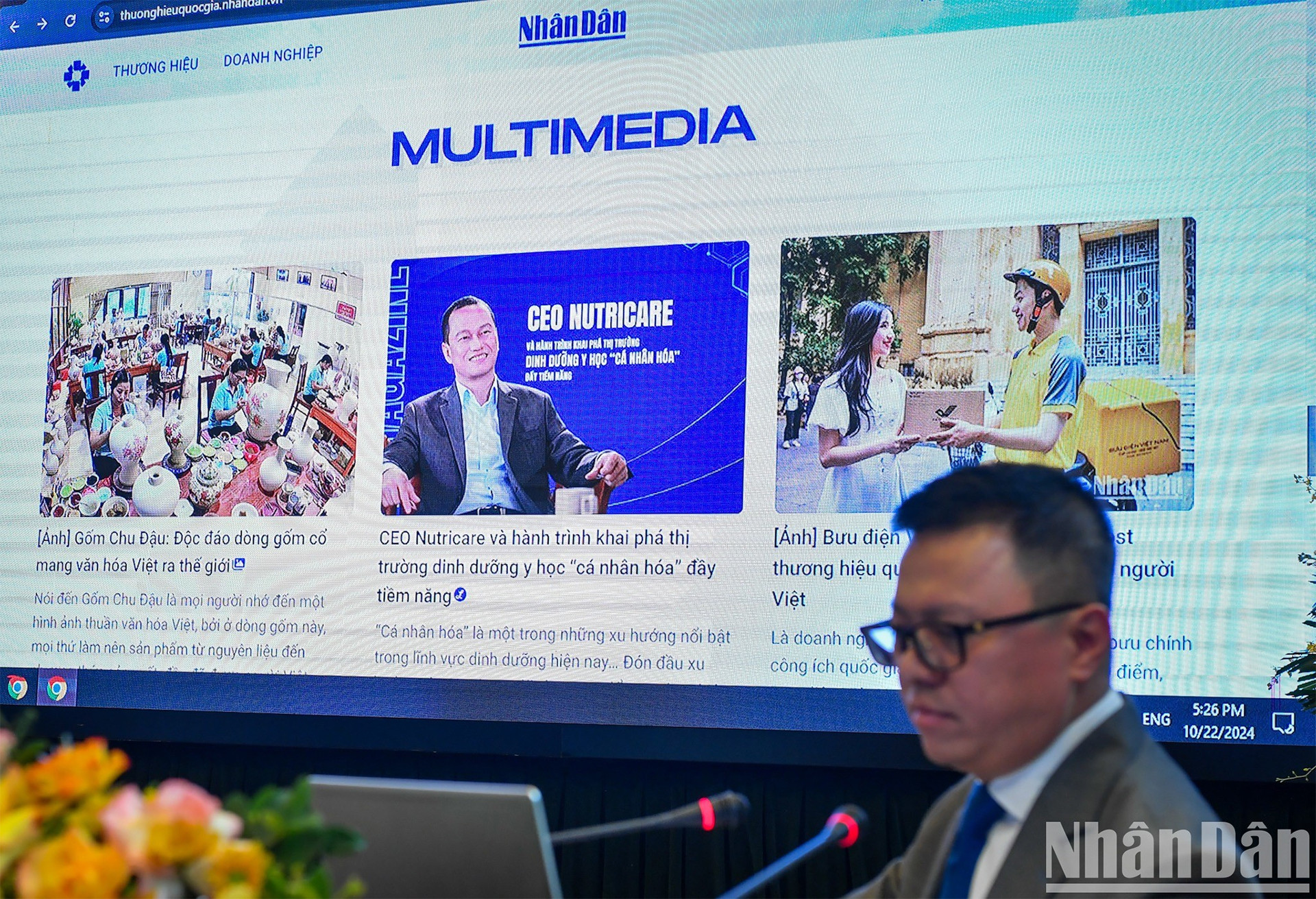 Tổng Biên tập Báo Nhân Dân Lê Quốc Minh giới thiệu Chuyên trang Thương hiệu quốc gia trên Báo Nhân Dân. (Ảnh: THÀNH ĐẠT) Tổng Biên tập Báo Nhân Dân Lê Quốc Minh giới thiệu Chuyên trang Thương hiệu quốc gia trên Báo Nhân Dân. (Ảnh: THÀNH ĐẠT)