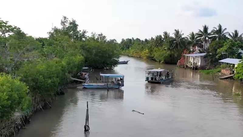 Kè sinh thái dọc một tuyến sông tại tỉnh Hậu Giang.