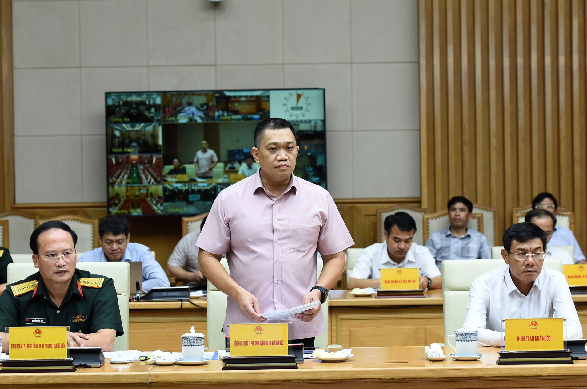 Đại diện lãnh đạo Tổng công ty Đầu tư phát triển đường cao tốc Việt Nam (VEC) phát biểu tại hội nghị.