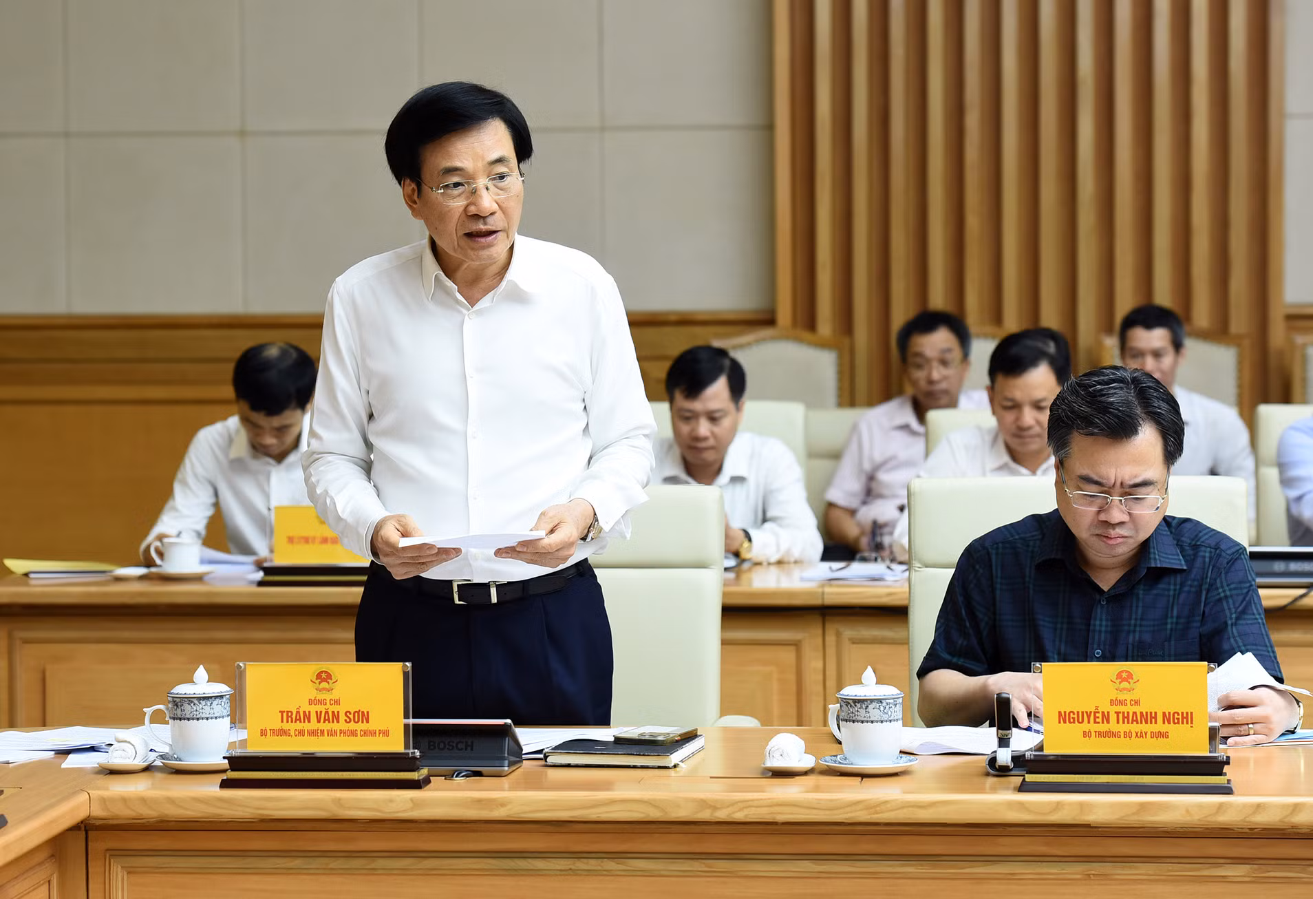 Bộ trưởng, Chủ nhiệm Văn phòng Chính phủ Trần Văn Sơn phát biểu tại hội nghị.