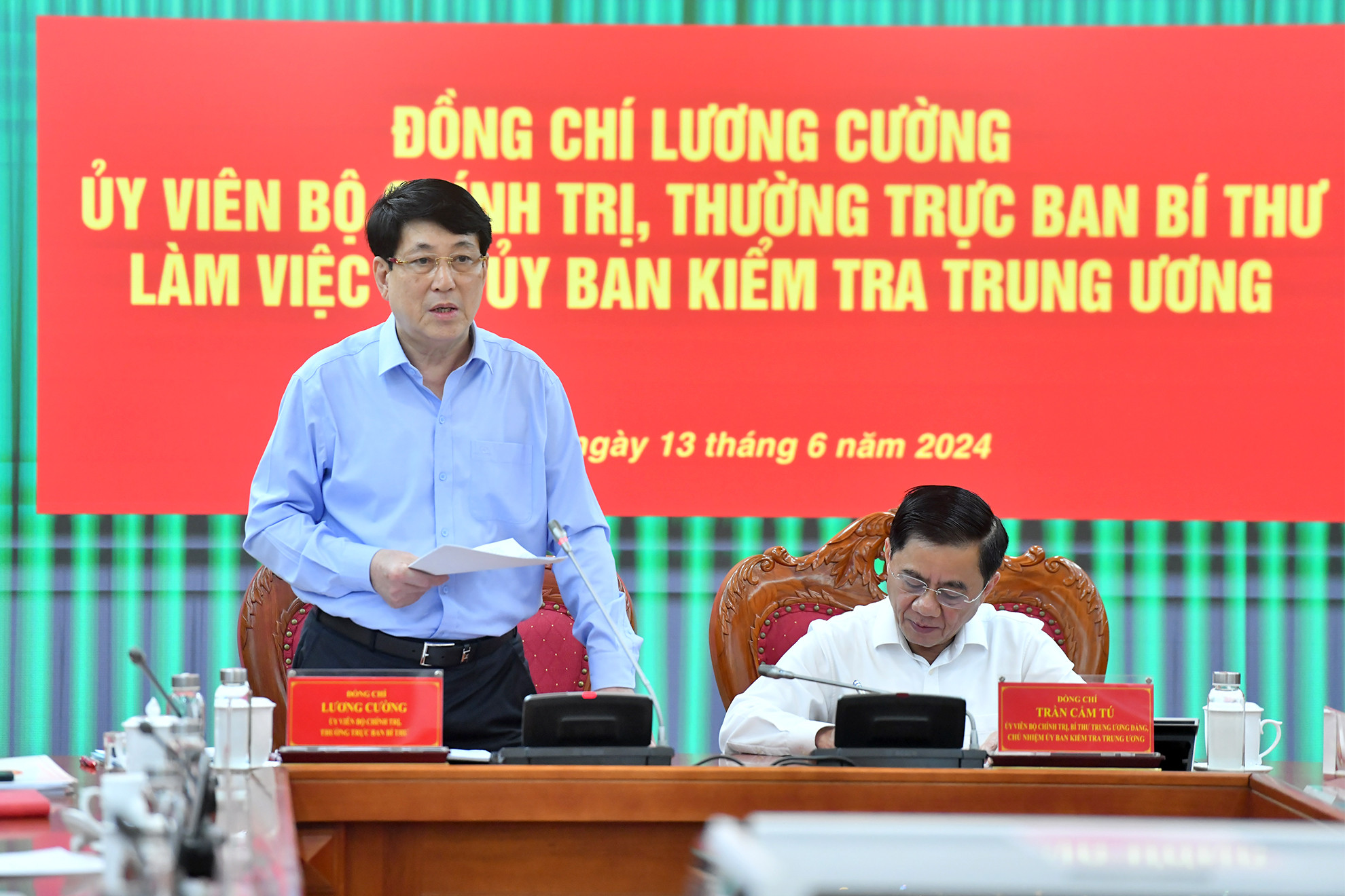 Đồng chí Lương Cường, Ủy viên Bộ Chính trị, Thường trực Ban Bí thư phát biểu tại buổi làm việc.
